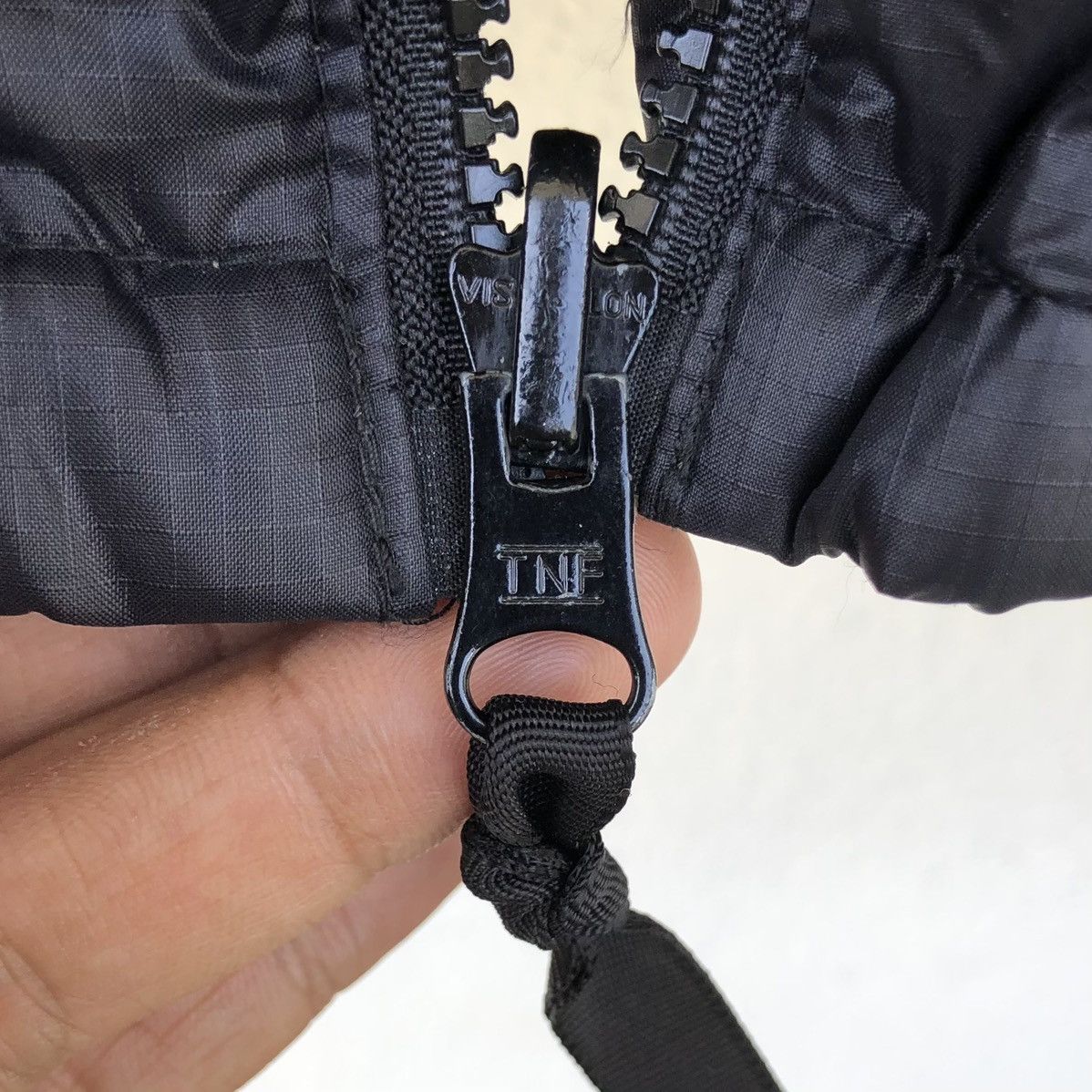 The North Face Vintage The North Face Goose Down Puffer Jacket Black Size US L / EU 52-54 / 3 - 18 Thumbnail