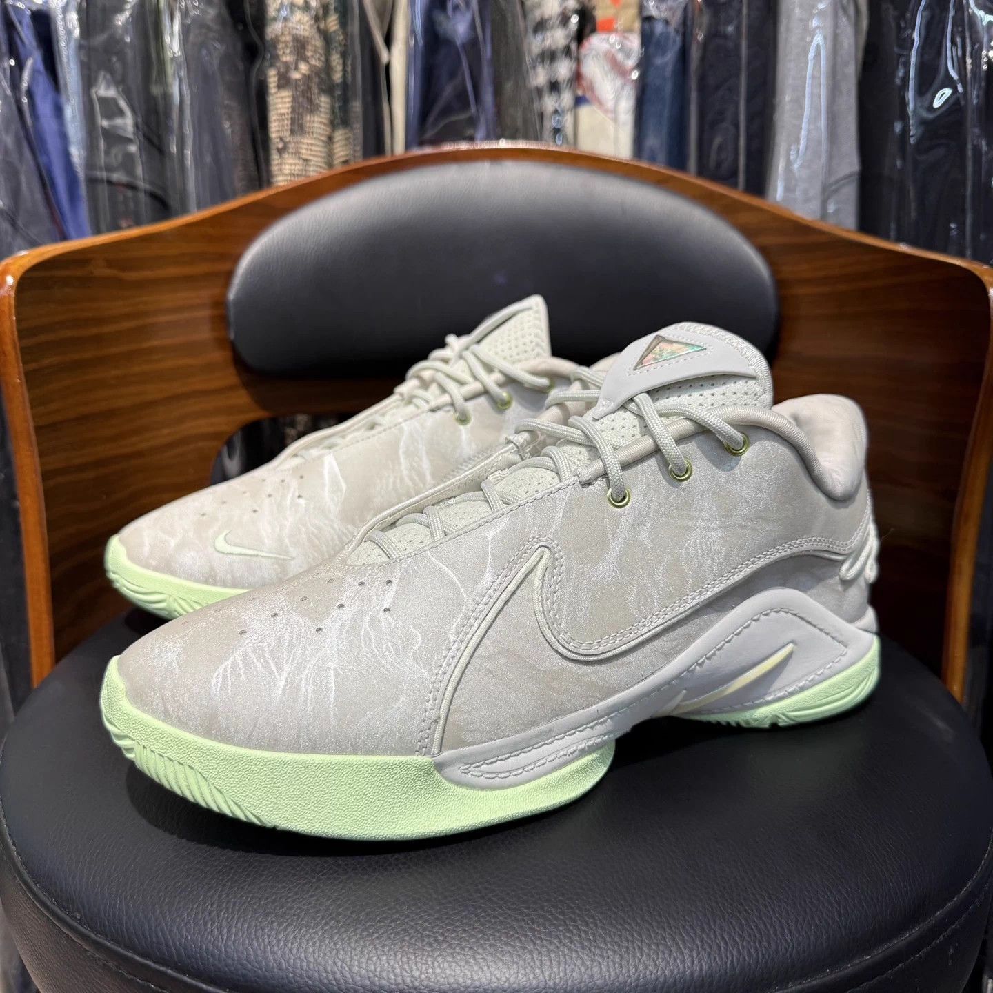 Nike Lebron 22 Beige/Grey-Green 42.5 DS Size US 9.5 / EU 42-43 - 1 Thumbnail