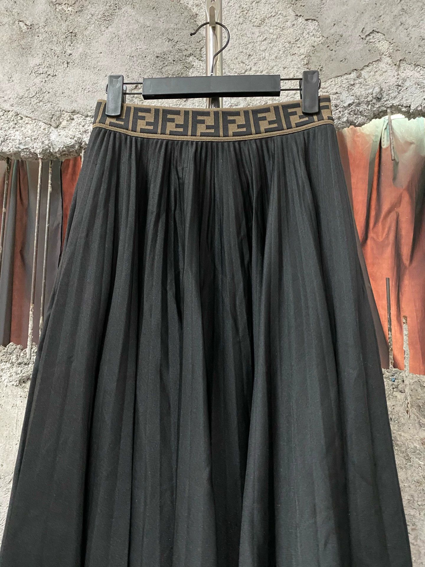 Fendi Fendi women's new size 40 skirt Size 28" / US 6 / IT 42 - 3 Thumbnail