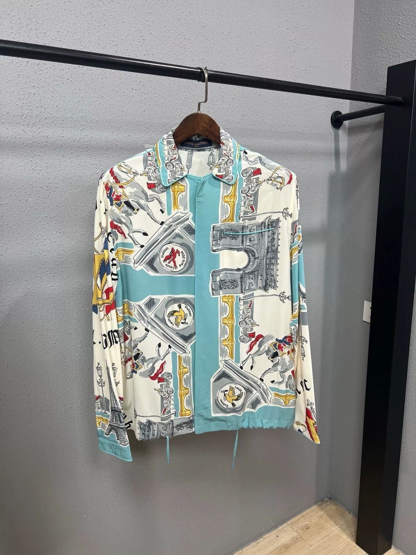 Louis Vuitton Louis Vuitton Baroque Print Silk Shirt Size US 7 / EU 40 - 1 Thumbnail