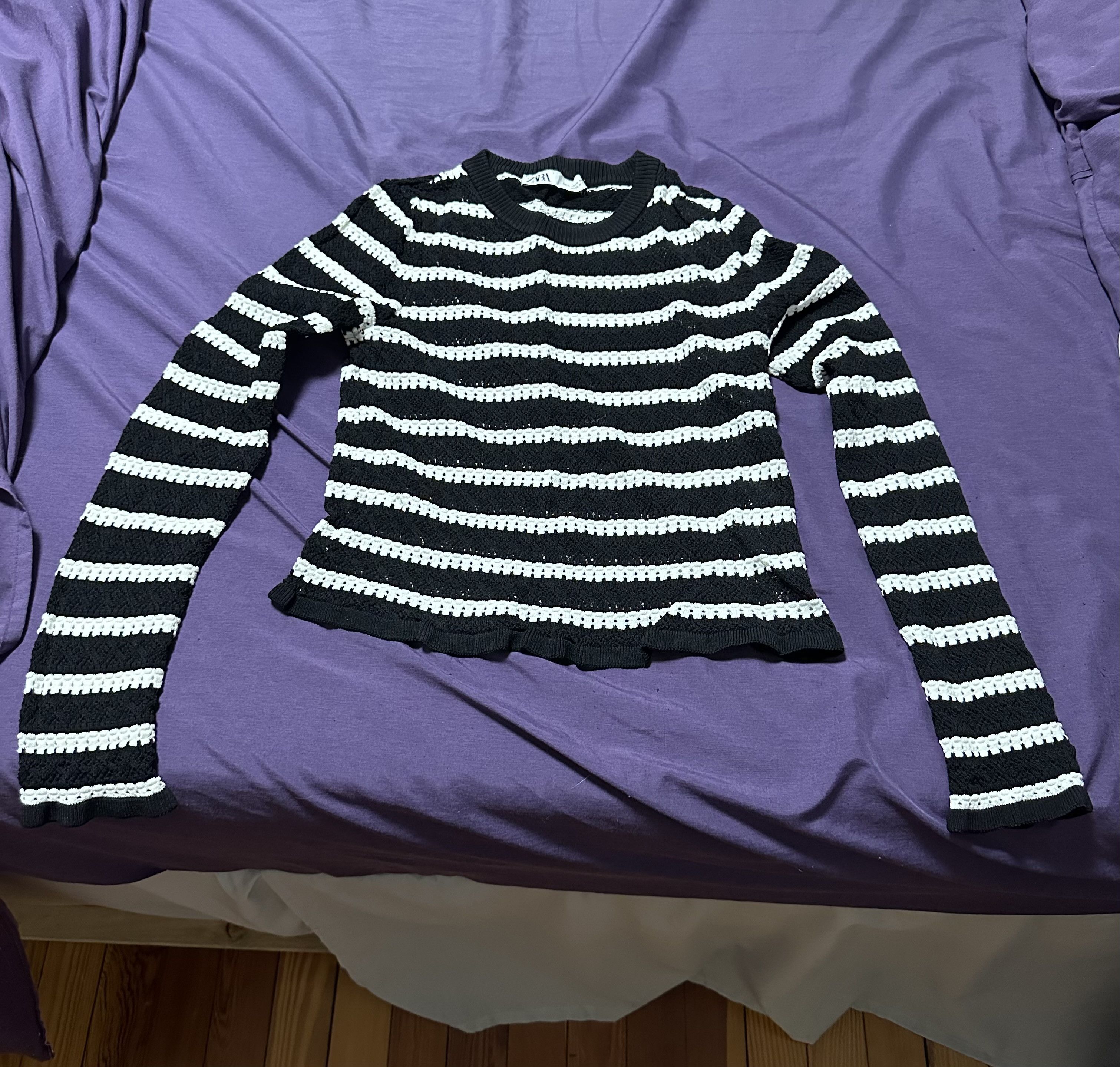 Zara large but fits like small. barely worn Size M / US 6-8 / IT 42-44 - 1 Preview