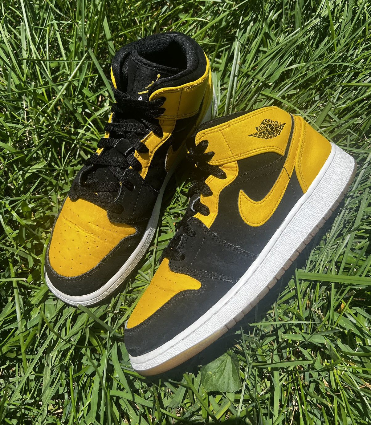Jordan Brand CLEAN Air Jordan 1 size 7 Mens New Love Yellow shoes 2017 Size US 7 / EU 40 - 1 Thumbnail
