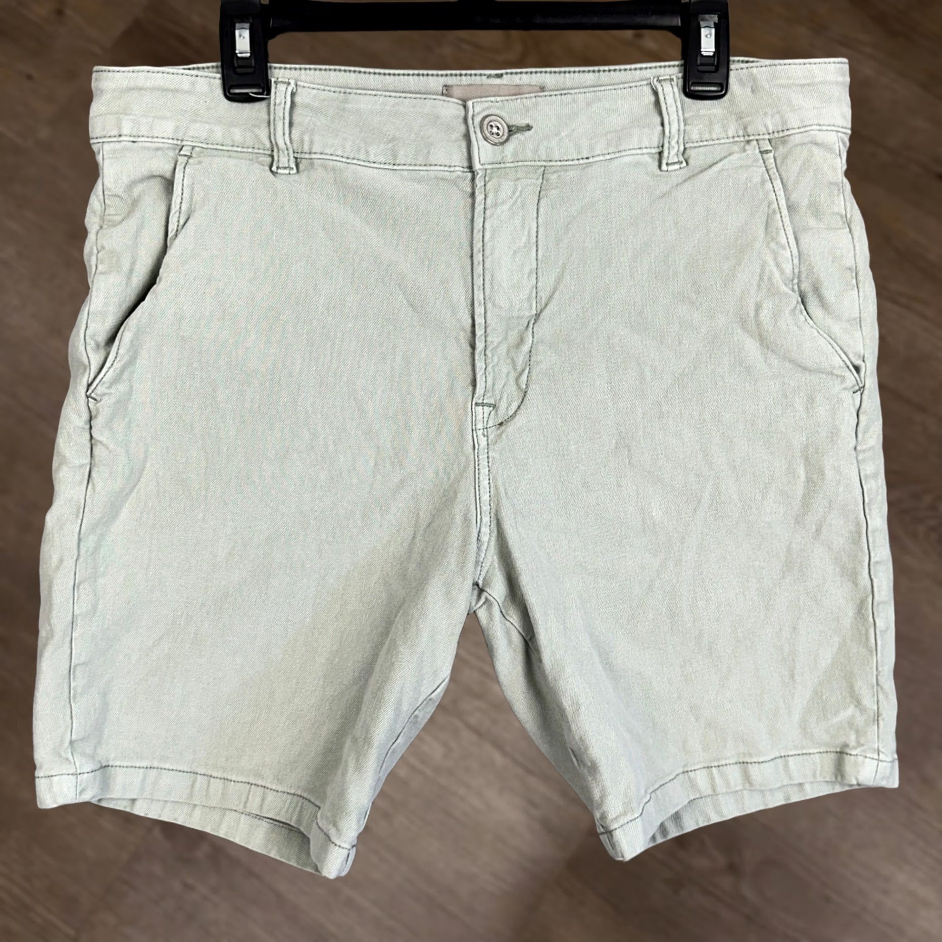 Hudson Hudson Men Chino Stretch Shorts 33 Light Green Flat Front Casual EUC Size US 33 - 1 Thumbnail