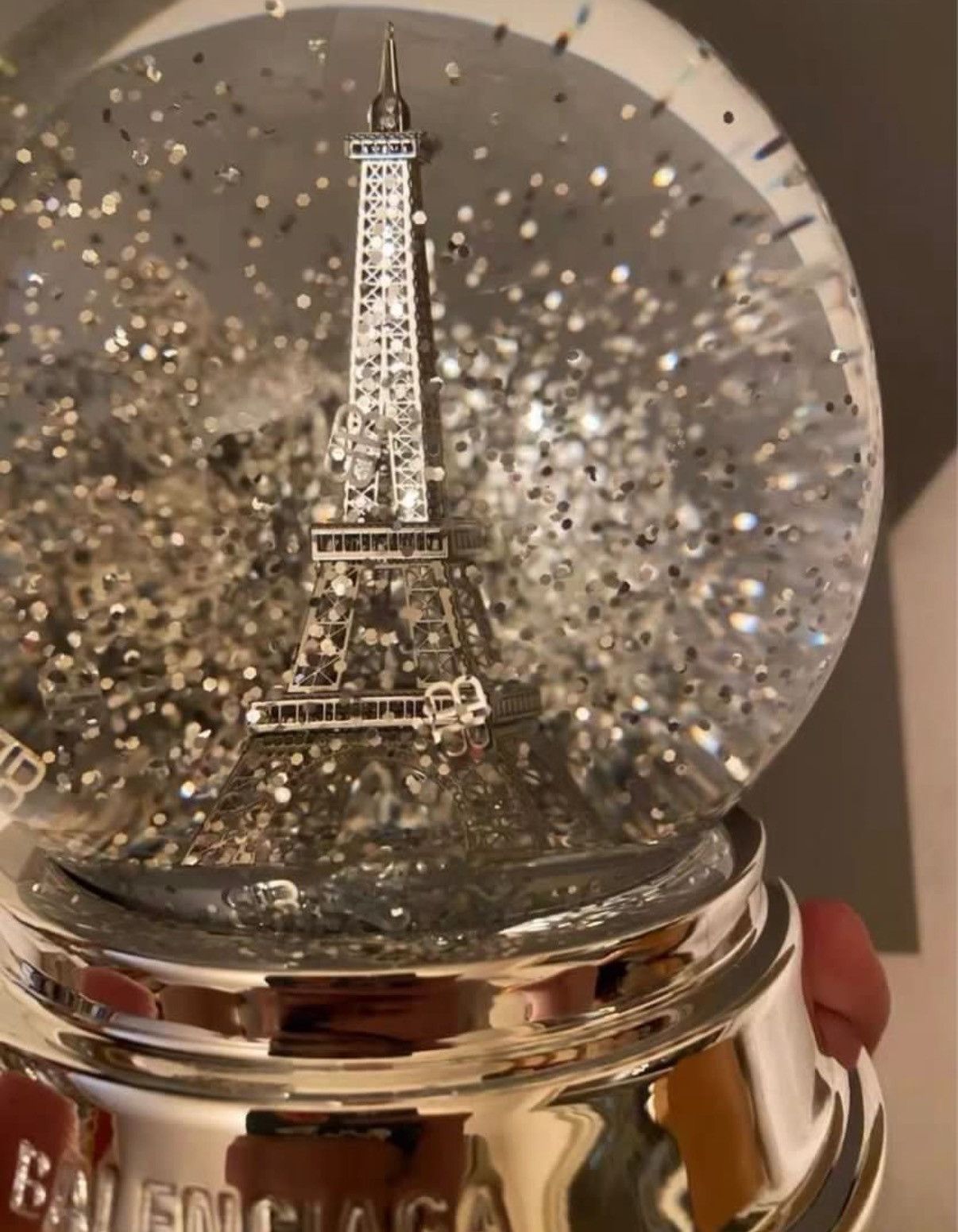 Balenciaga Rare balenciaga vip snow globe Size ONE SIZE - 4 Thumbnail