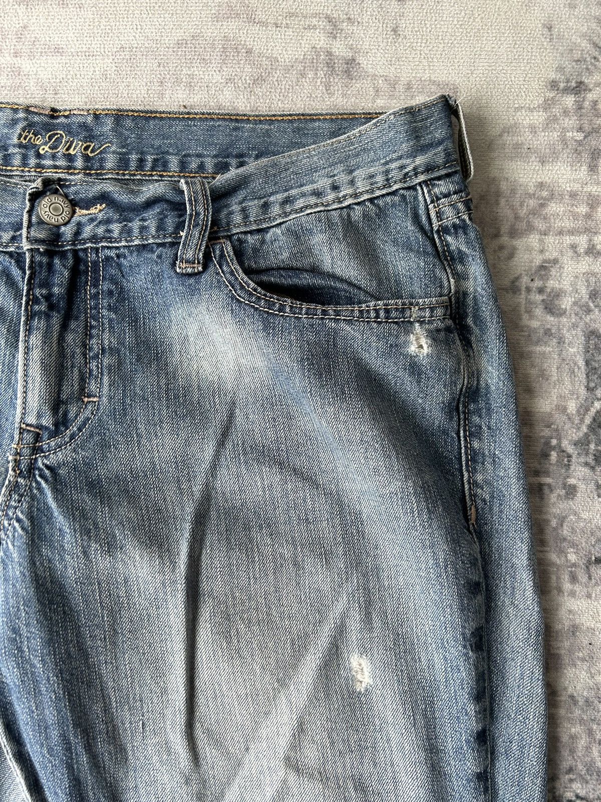 Japanese Brand The Diva Distressed Flared Jeans Size 34" / US 12 / IT 48 - 9 Thumbnail