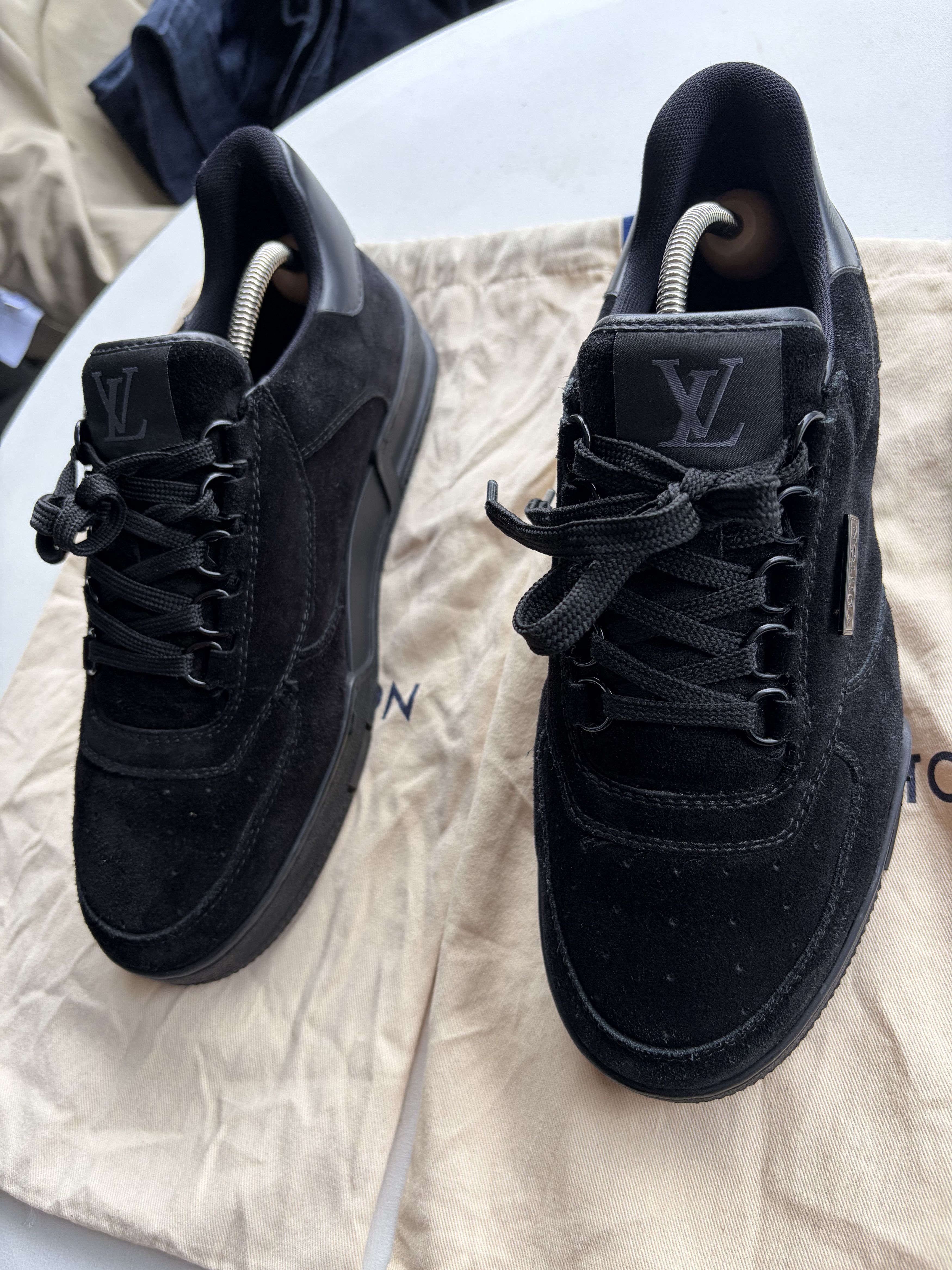 Louis Vuitton Louis Vuitton black velvet employee only Size US 7.5 / EU 40-41 - 1 Thumbnail
