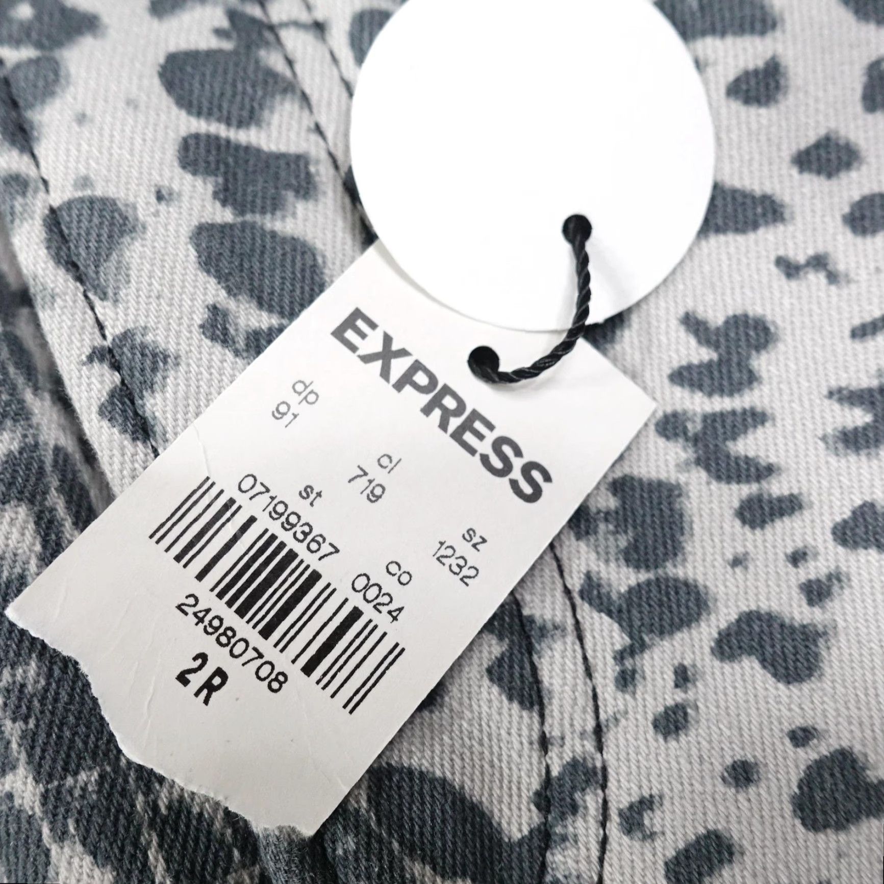 Express VINTAGE? No. Express Jeans Women 2R Gray White High Rise Skinny Stretch Leopard Print Denim Size 26" / US 2 / IT 38 - 5 Thumbnail