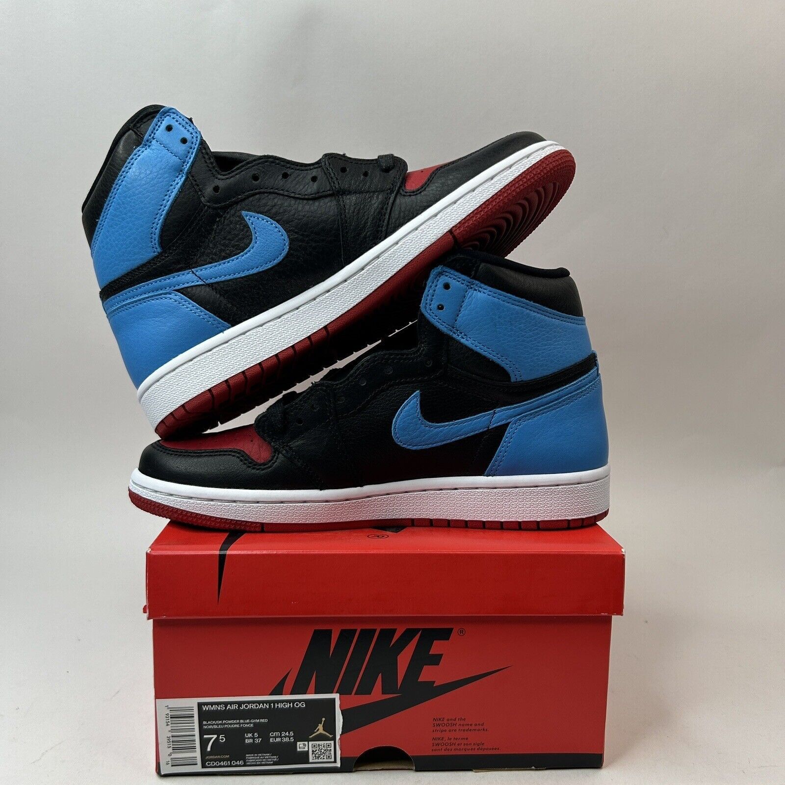 Jordan Brand Nike Air Jordan 1 Retro High OG WMNS “UNC To Chicago” 2023 Size US 7.5 / IT 37.5 - 3 Thumbnail