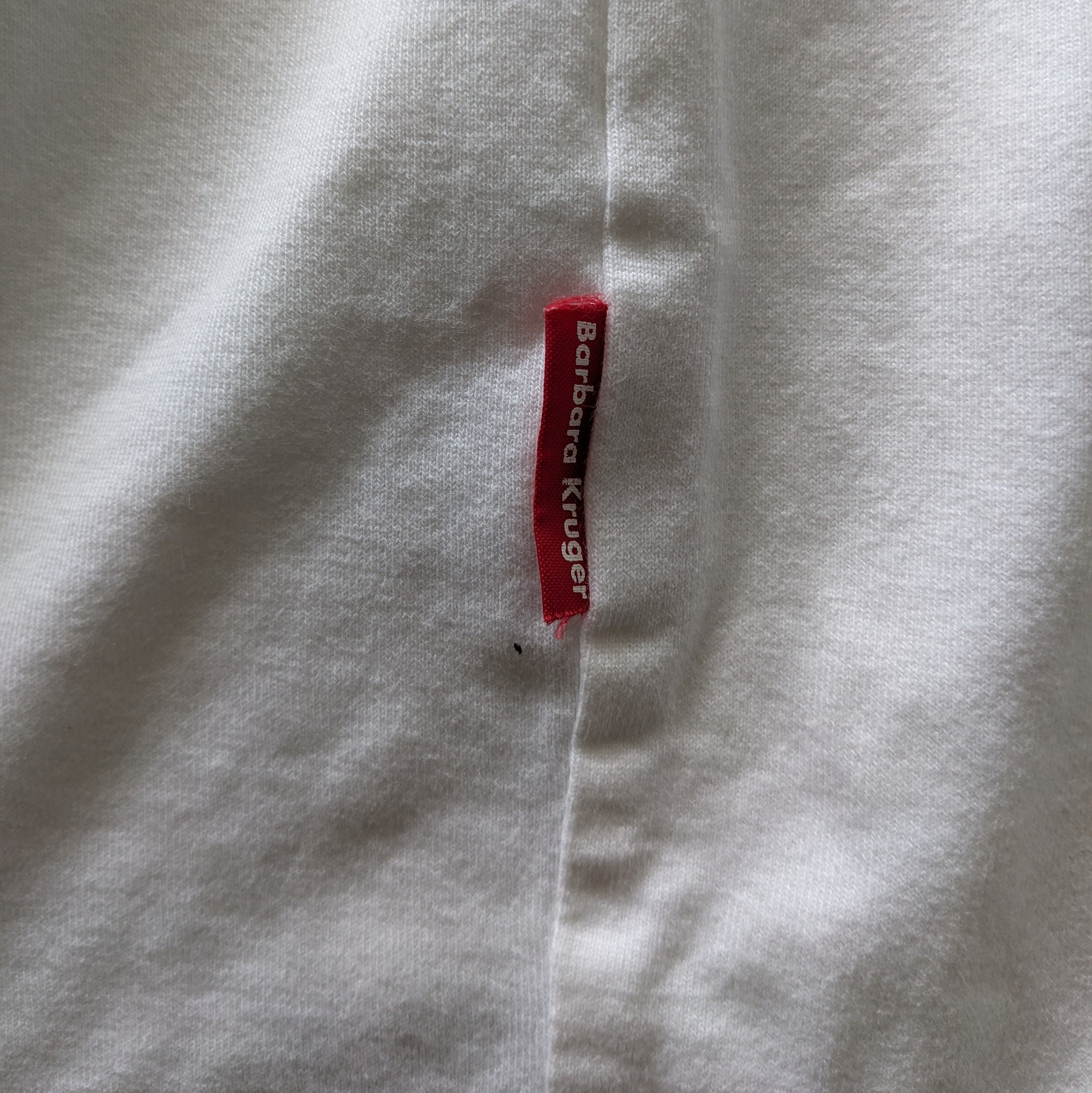 Vintage Vintage Barbara Kruger x Uniqlo Japanese Brand T-shirt Size US L / EU 52-54 / 3 - 5 Thumbnail