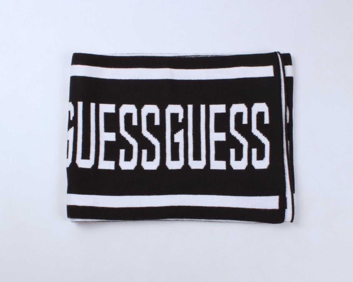 Designer × Guess GUESS Big Logo Acrylic Knitted Black White Scarf Size ONE SIZE - 4 Thumbnail
