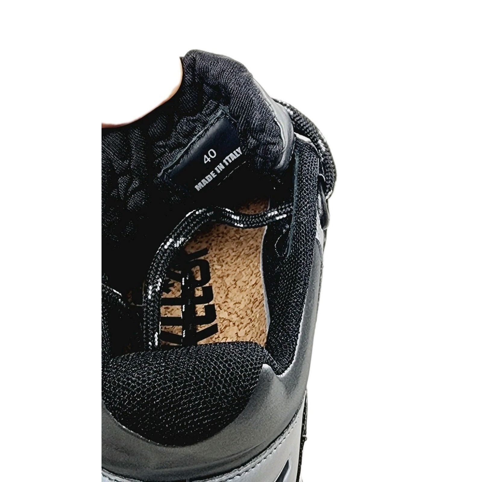 Versace VERSACE Trigreca Sneakers Mismatch Size L40 R39. Size US 7 / EU 40 - 11 Thumbnail