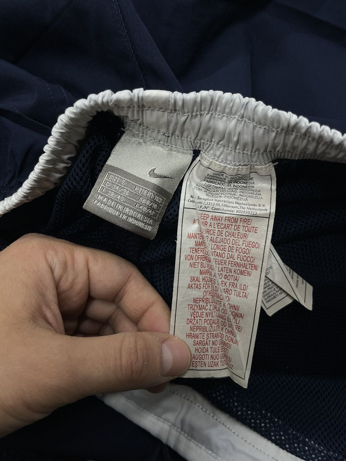 Nike Vintage Women Nike Nylon Pants Navy Drill Swoosh Y2K ACG TN Size 28" / US 6 / IT 42 - 13 Thumbnail