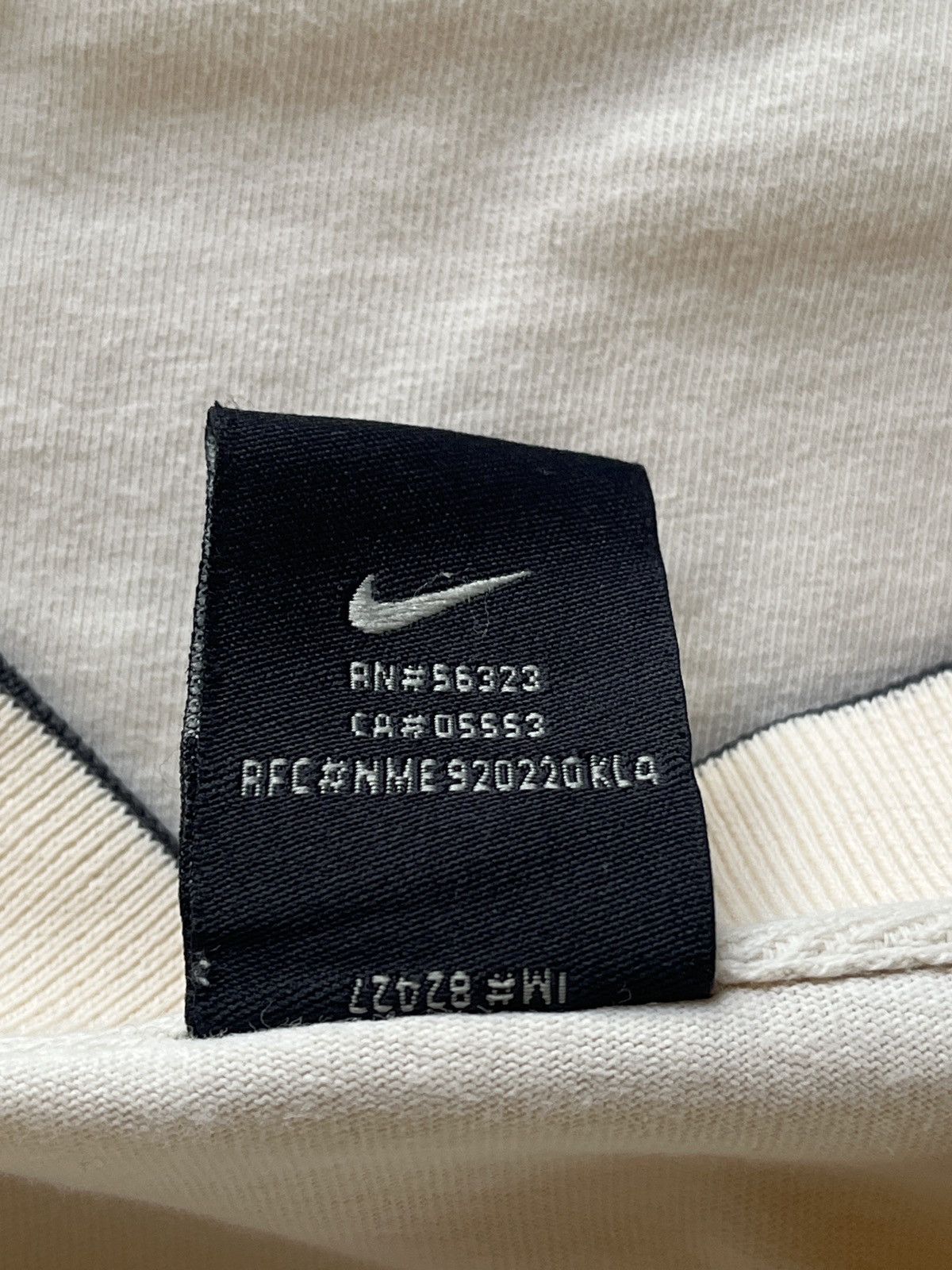 Nike Vintage Y2K NIKE Central Swoosh T-shirt 90s Retro USA Brand Size US L / EU 52-54 / 3 - 7 Thumbnail