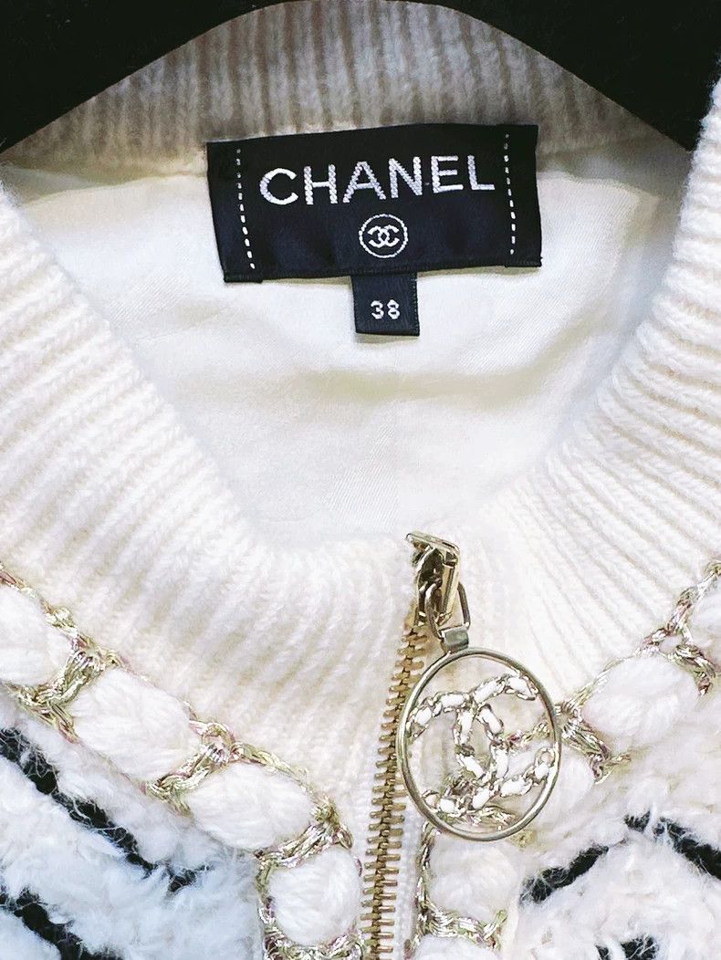 Chanel Chanel 19B white teddy long-sleeved zipper jacket Size XS / US 0-2 / IT 36-38 - 3 Thumbnail