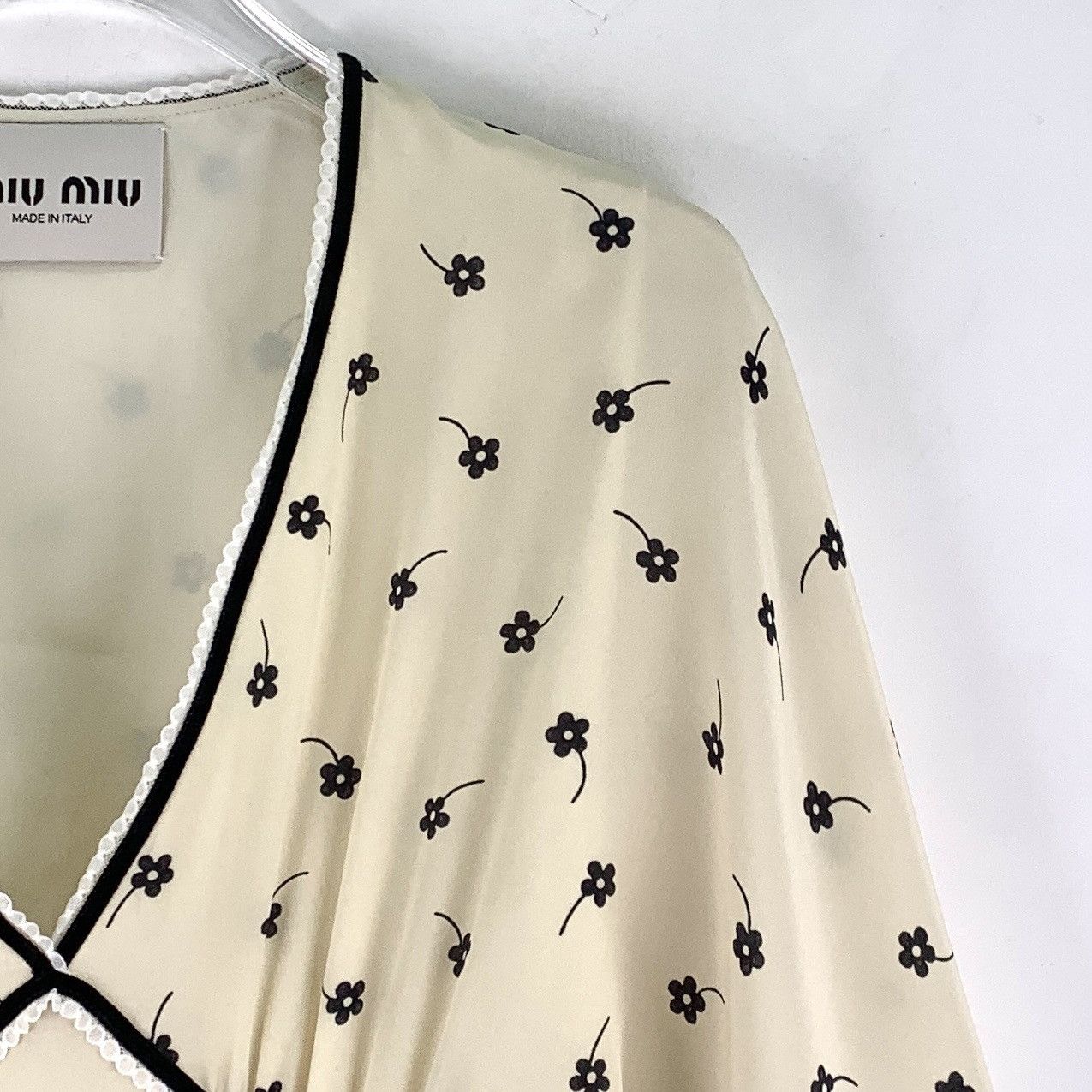 Miu Miu Miu Miu Beige Silk V-neck Short Sleeve Dress K26WX Size S / US 4 / IT 40 - 3 Thumbnail