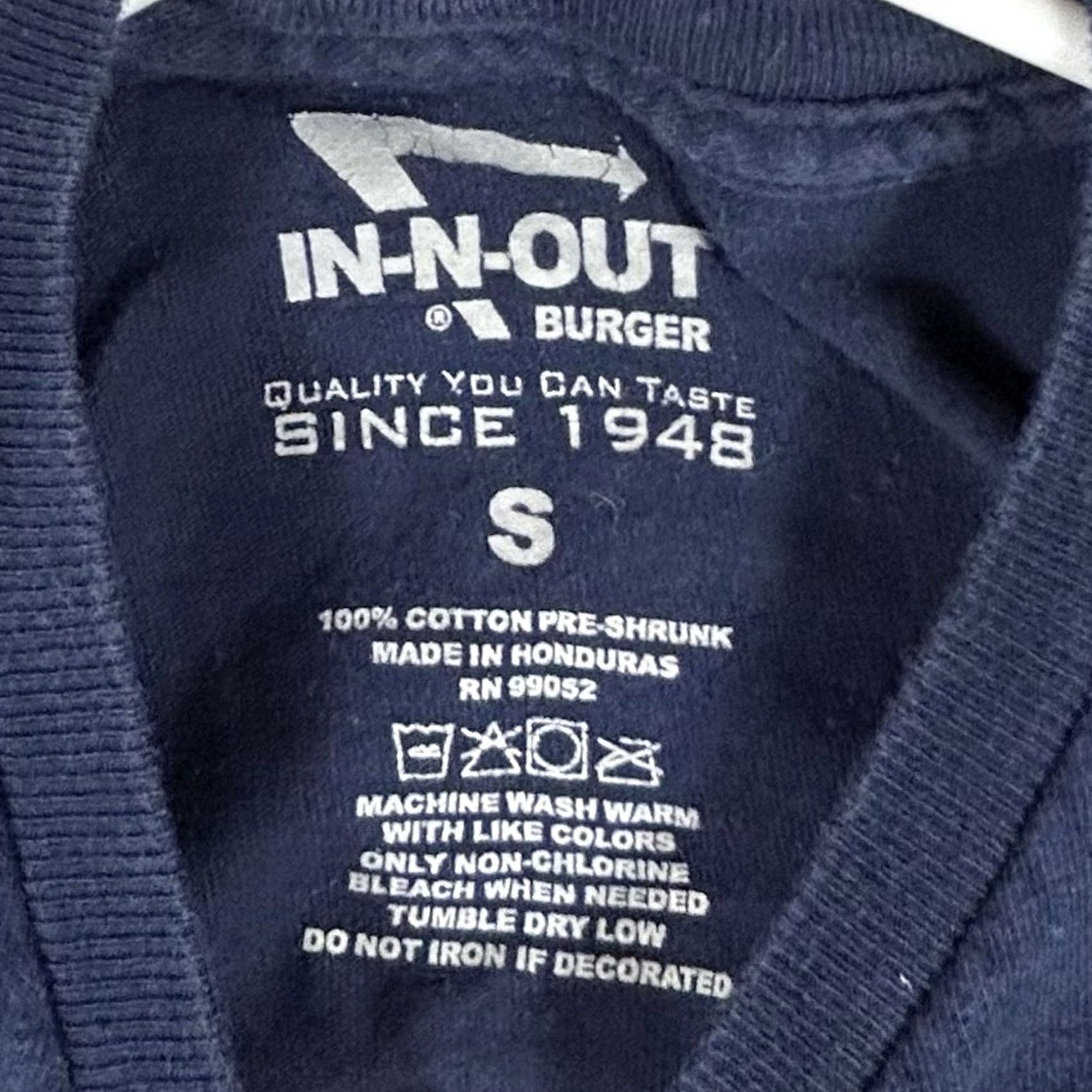 Vintage IN N OUT California T-Shirt Mens S Shirt Crew Neck Short Sleeve Blue 100% Cotton Cars California 2010s Mens Size US S / EU 44-46 / 1 - 4 Thumbnail