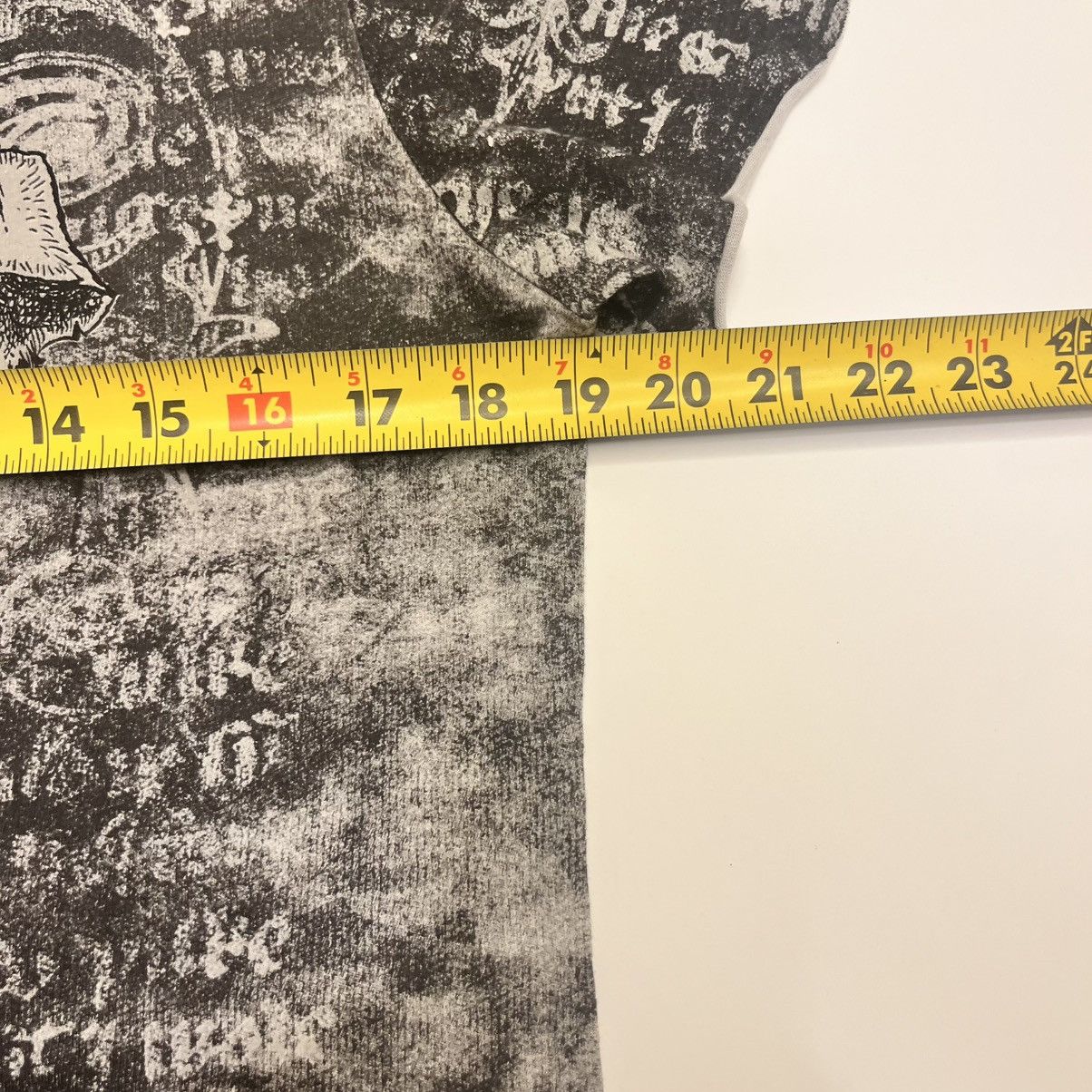 Eighty Eight y2k roses and skulls tee Size US S / EU 44-46 / 1 - 4 Thumbnail