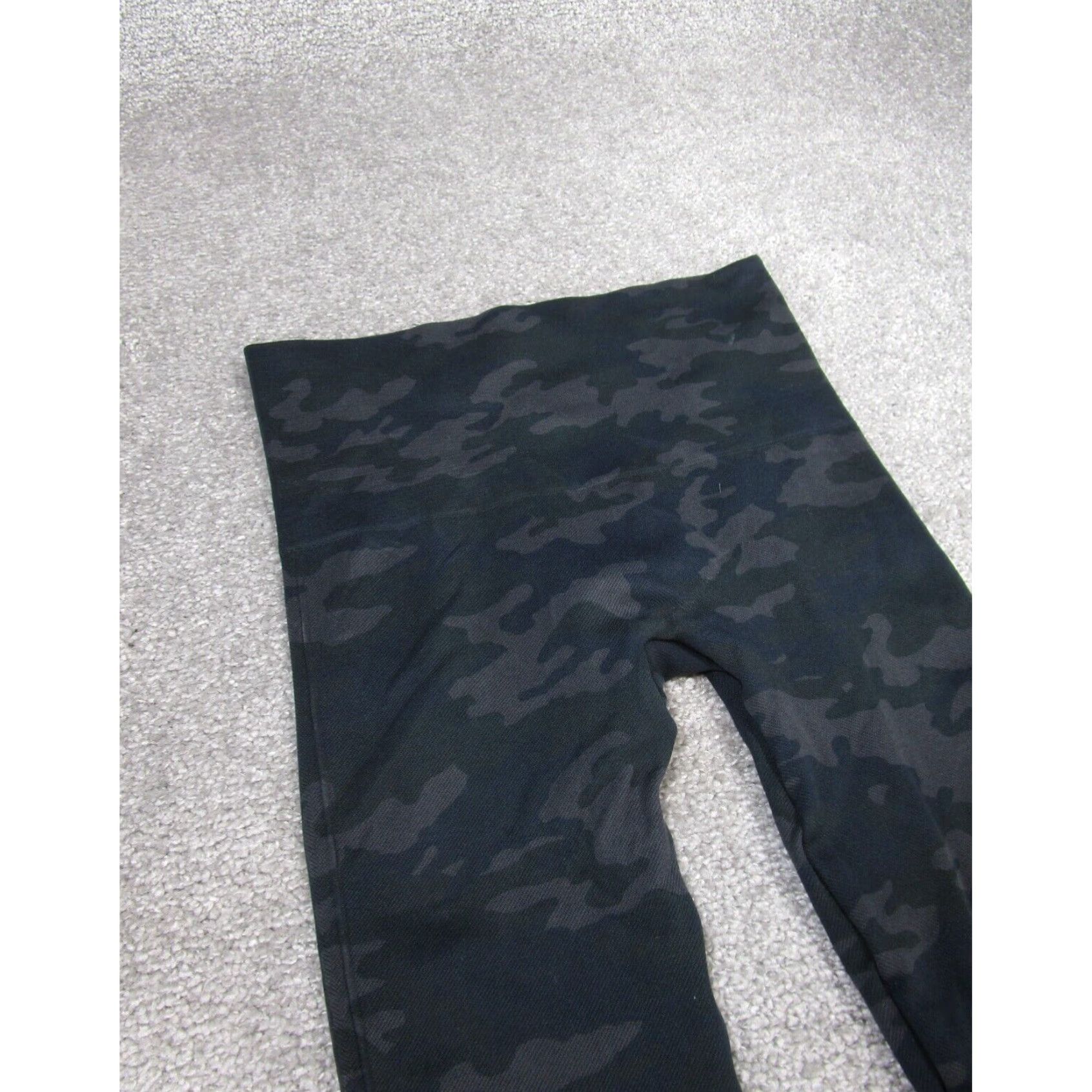 Spanx Spanx Womens Shapewear Small Gray Black Camo Crop Leggings Size 28" / US 6 / IT 42 - 2 Thumbnail