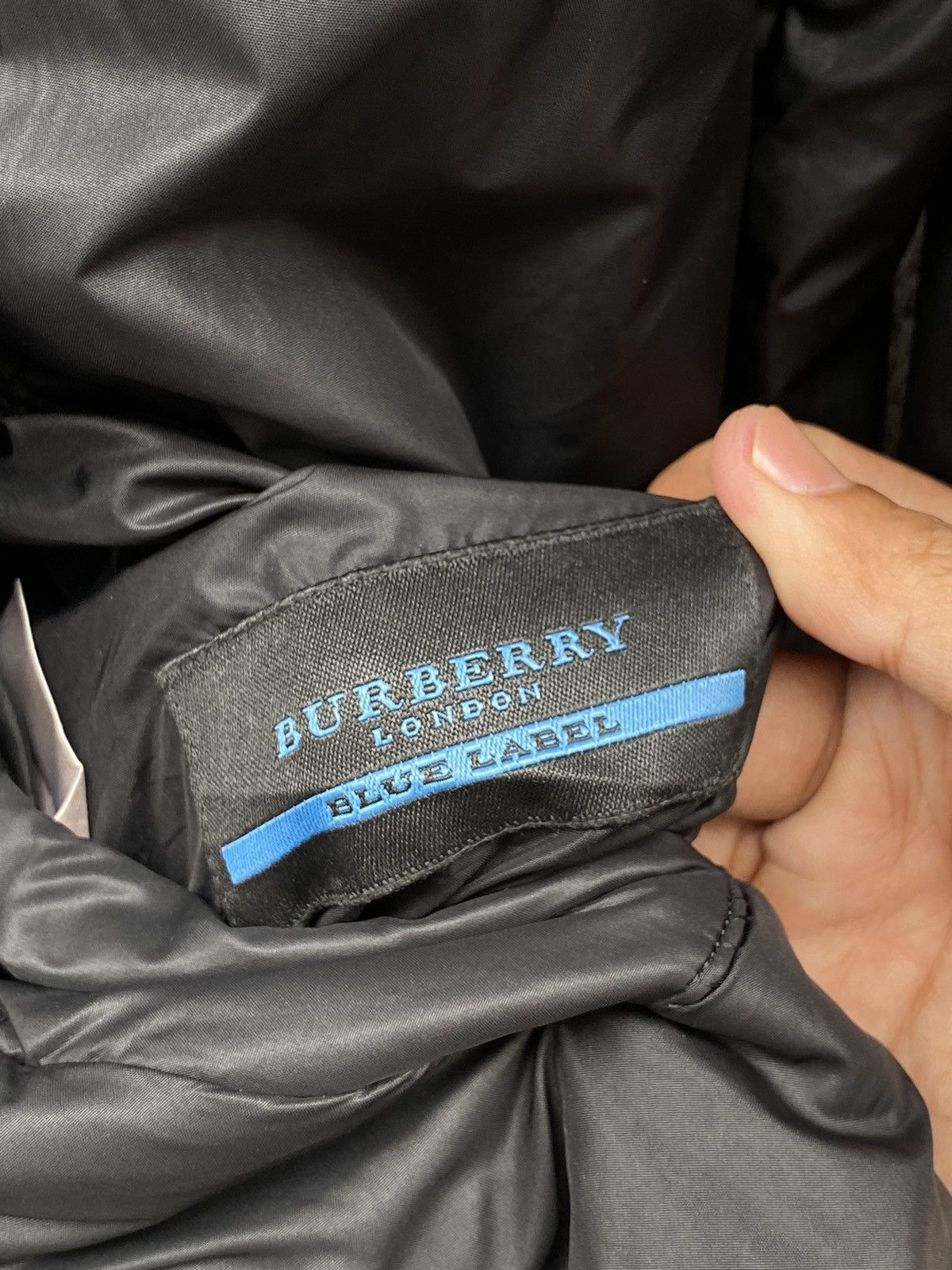Burberry BURBERRY Blue Label Reversible Iconic Checked Puffer Down Size US M / EU 48-50 / 2 - 21 Thumbnail