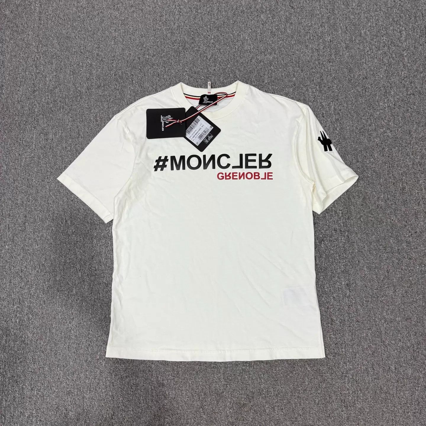 Moncler Moncler Beige Chest Logo Short Sleeve Tee S Size US S / EU 44-46 / 1 - 1 Thumbnail