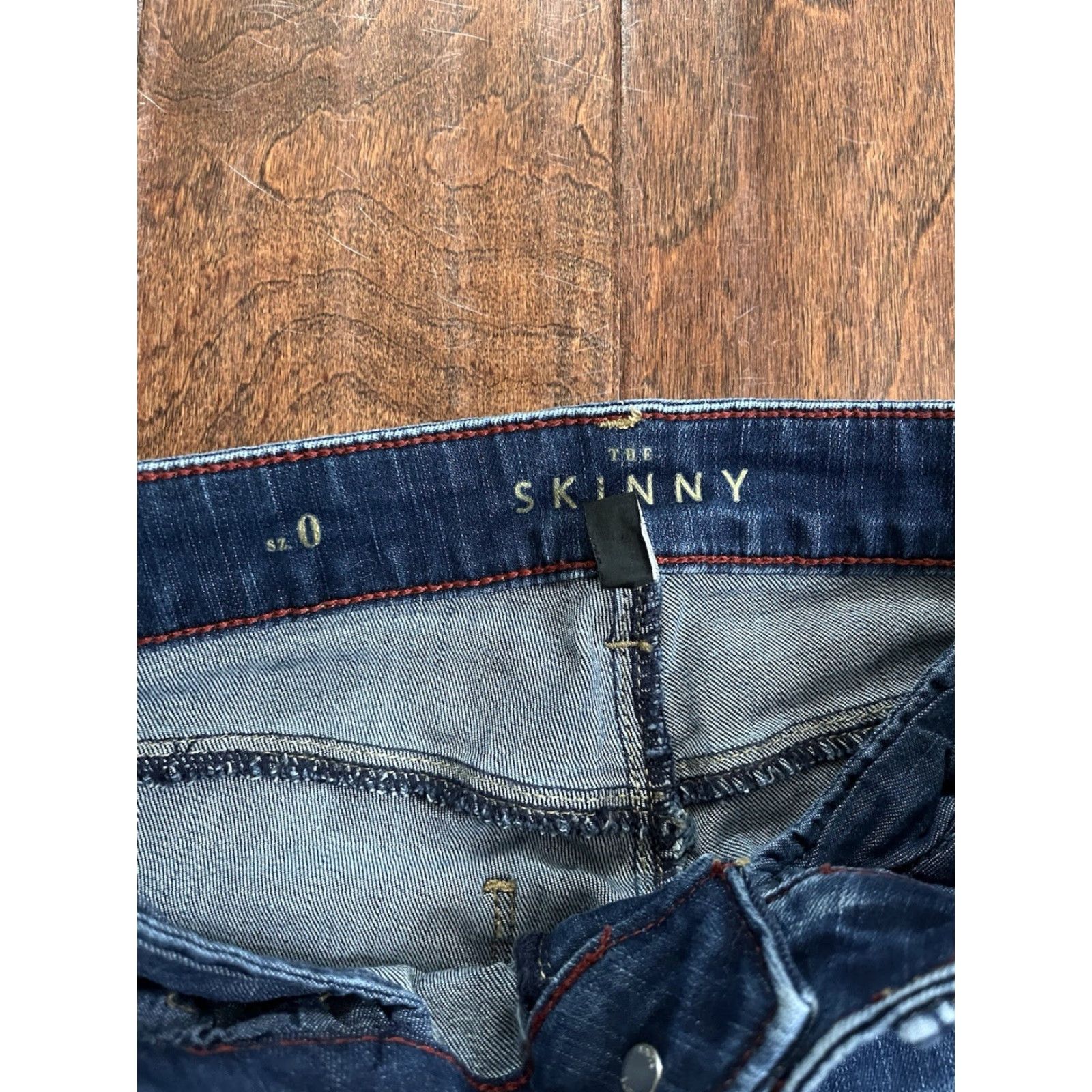 White House Black Market White House Black Market WHBM Mid-Rise The Skinny Jeans Size 0 Distressed Size 28" / US 6 / IT 42 - 4 Thumbnail