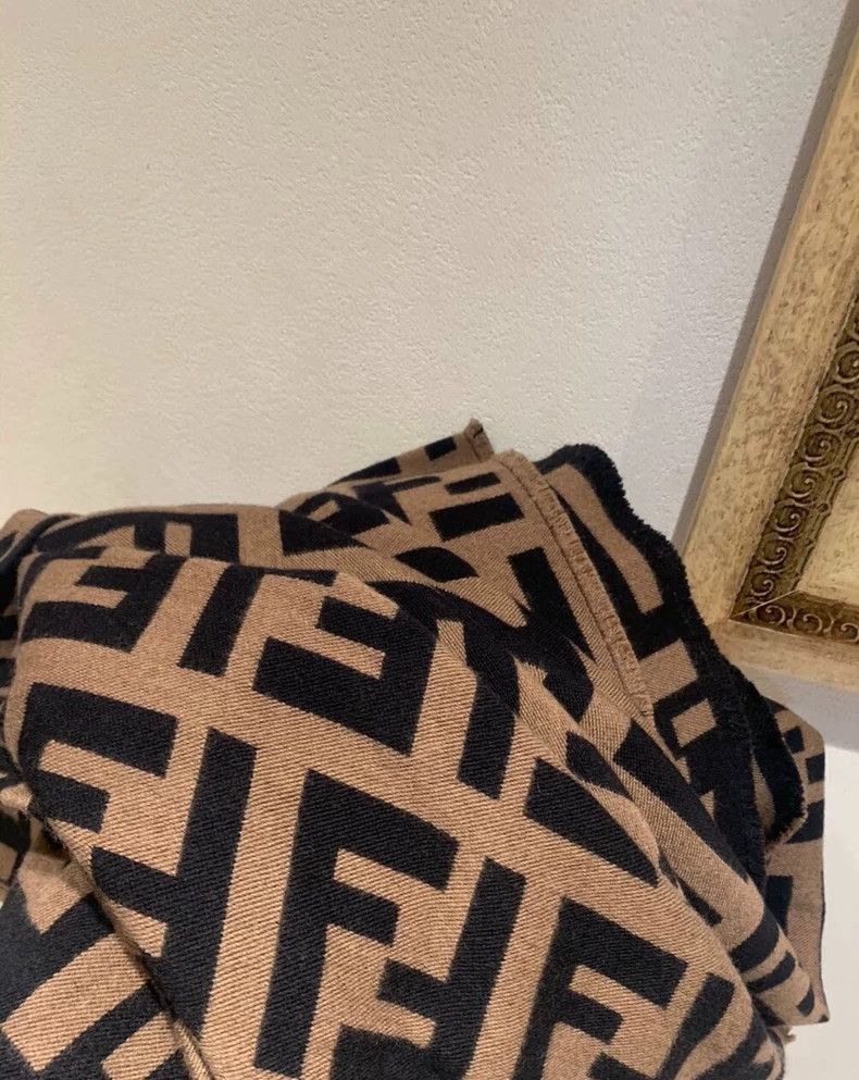 Fendi FENDI size14*26 A cloak with old flowers and a scarf over t Size ONE SIZE - 4 Thumbnail
