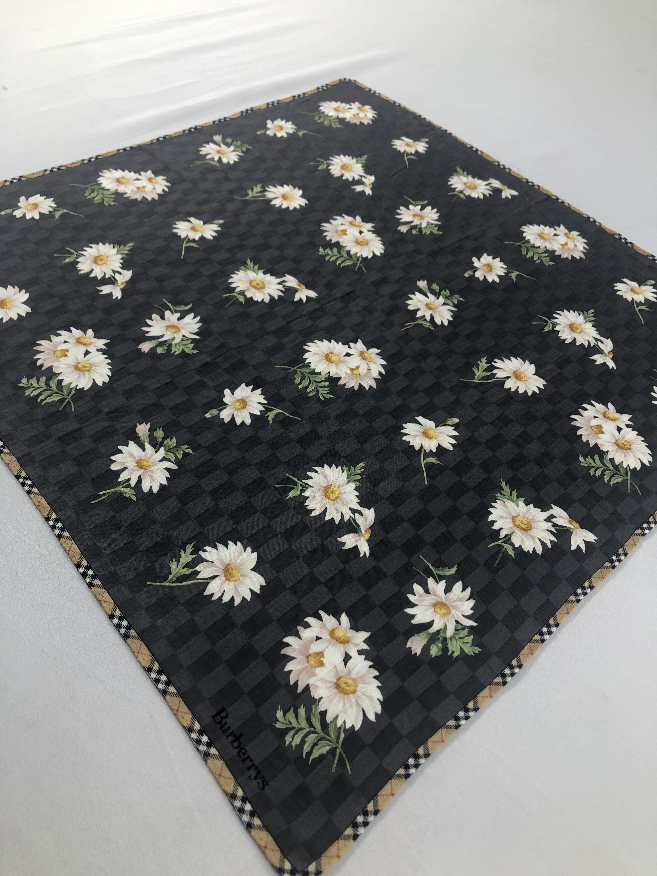 Burberry Burberrys Handkerchief / Bandana / Neckerchief Size ONE SIZE - 4 Thumbnail