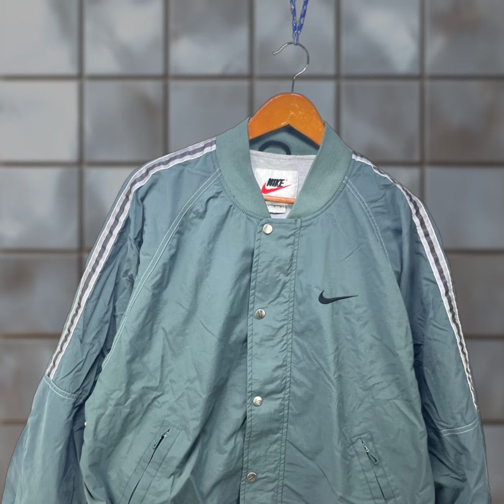 Nike VINTAGE Nike Bomber Windbreaker Jacket M Green 90s Swoosh Embroidered Logo Mens Size US M / EU 48-50 / 2 - 1 Thumbnail