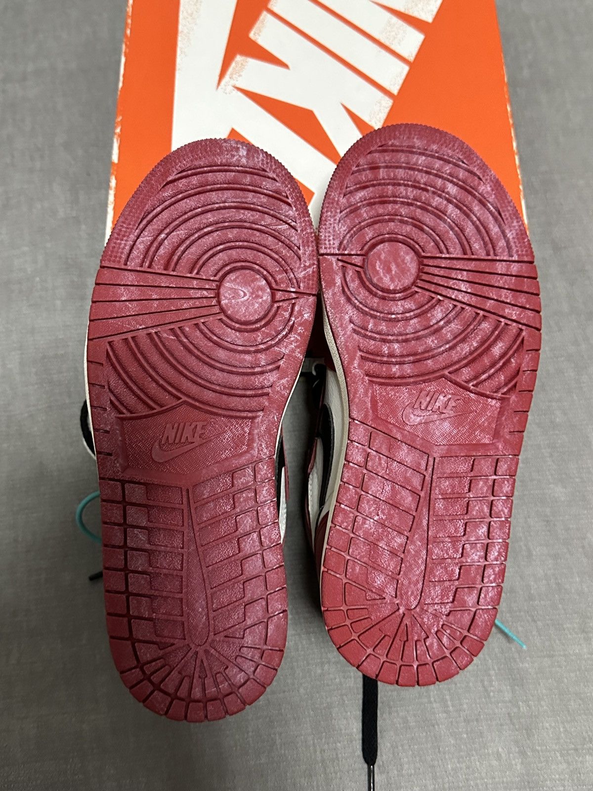 Jordan Brand × Nike Jordan 1 Retro High OG Chicago Lost and Found size 5.5 Size US 5.5 / EU 38 - 5 Thumbnail