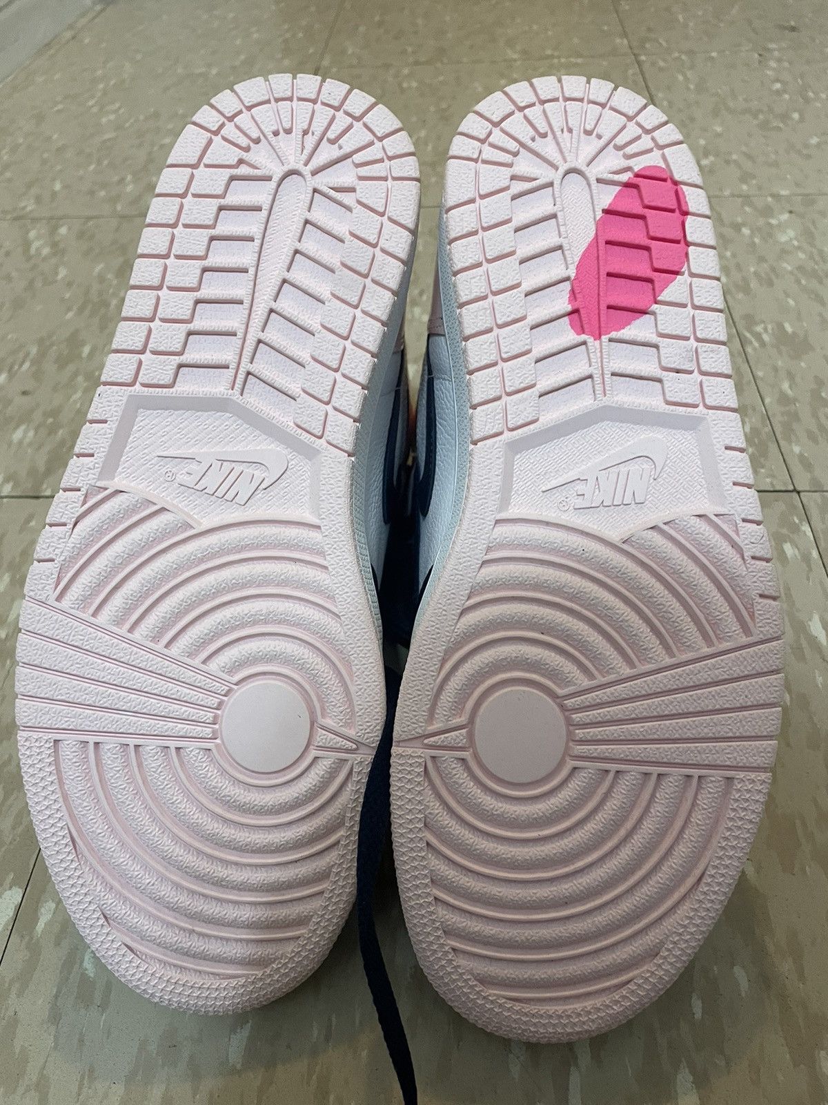 Jordan Brand × Nike Wmns Nike Air Jordan 1 Retro High OG SE 'Bubble - Size 11 Size US 11 / IT 41 - 9 Thumbnail
