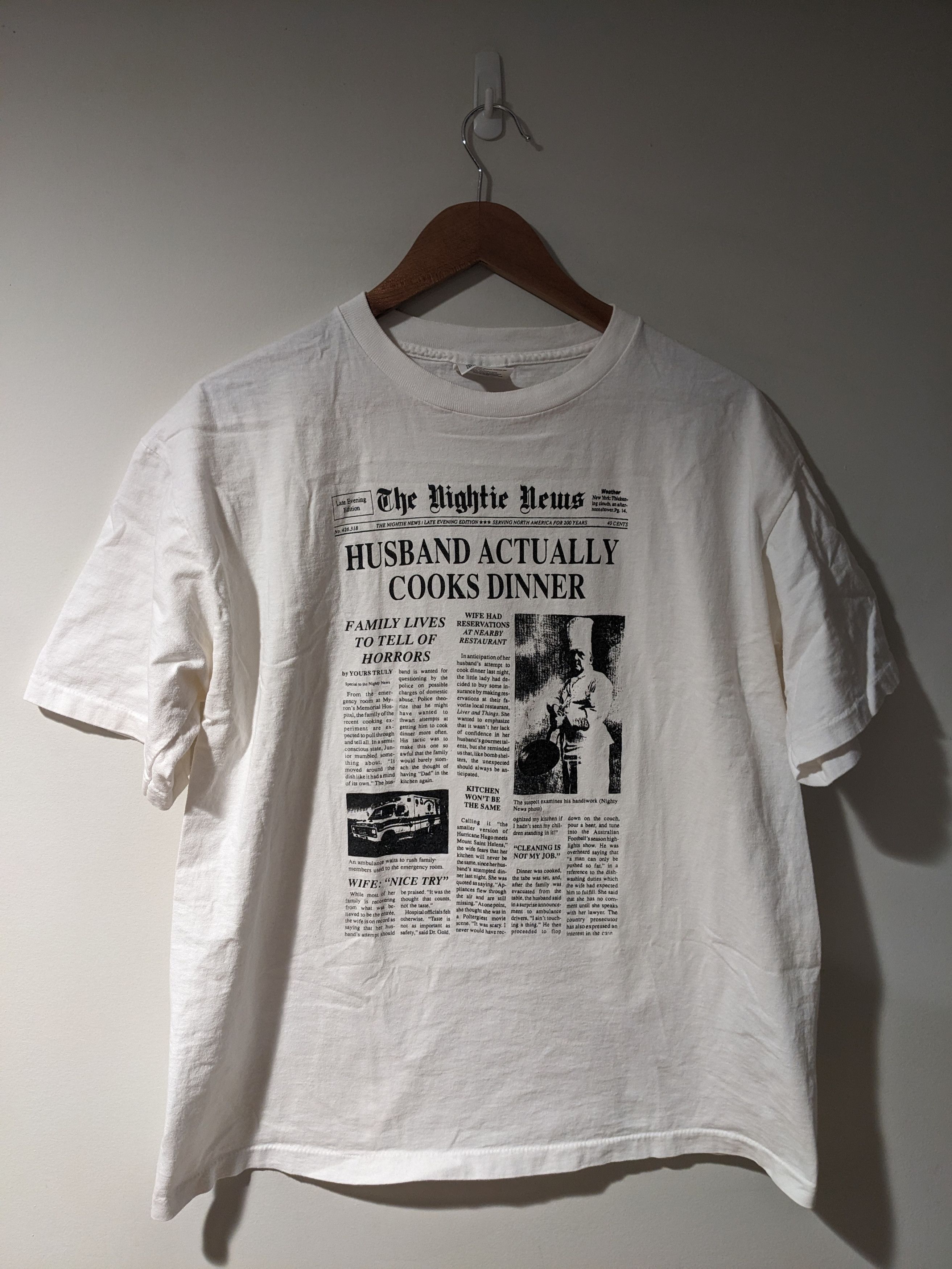 Vintage Vintage The Nightie News Husband Cooks Dinner T-Shirt Size US XL / EU 56 / 4 - 1 Thumbnail