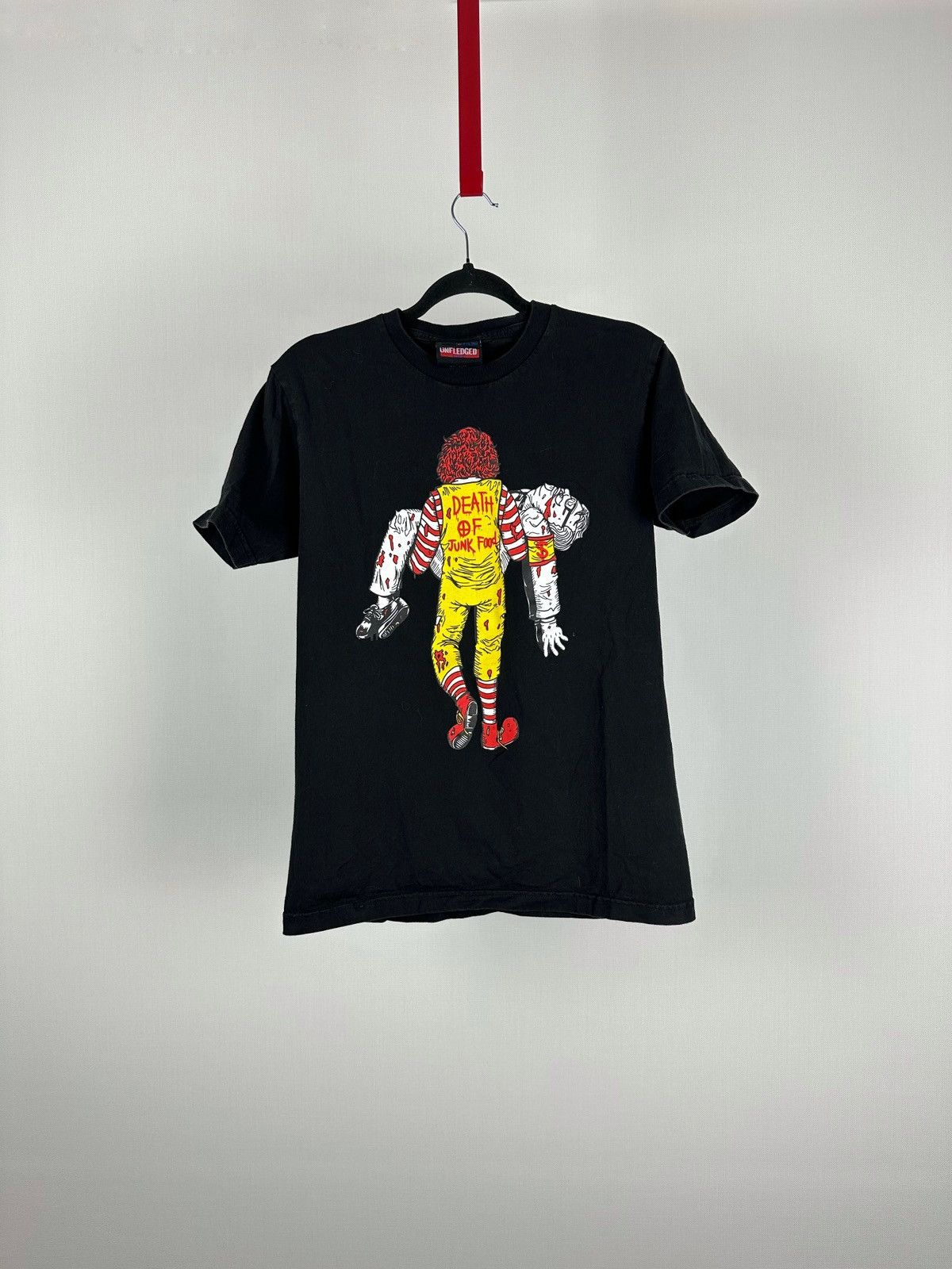 Vintage VINTAGE DEATH OF JUNK FOOD MCDONALDS VS KFC GRAPHIC TEE RARE Size US S / EU 44-46 / 1 - 5 Thumbnail