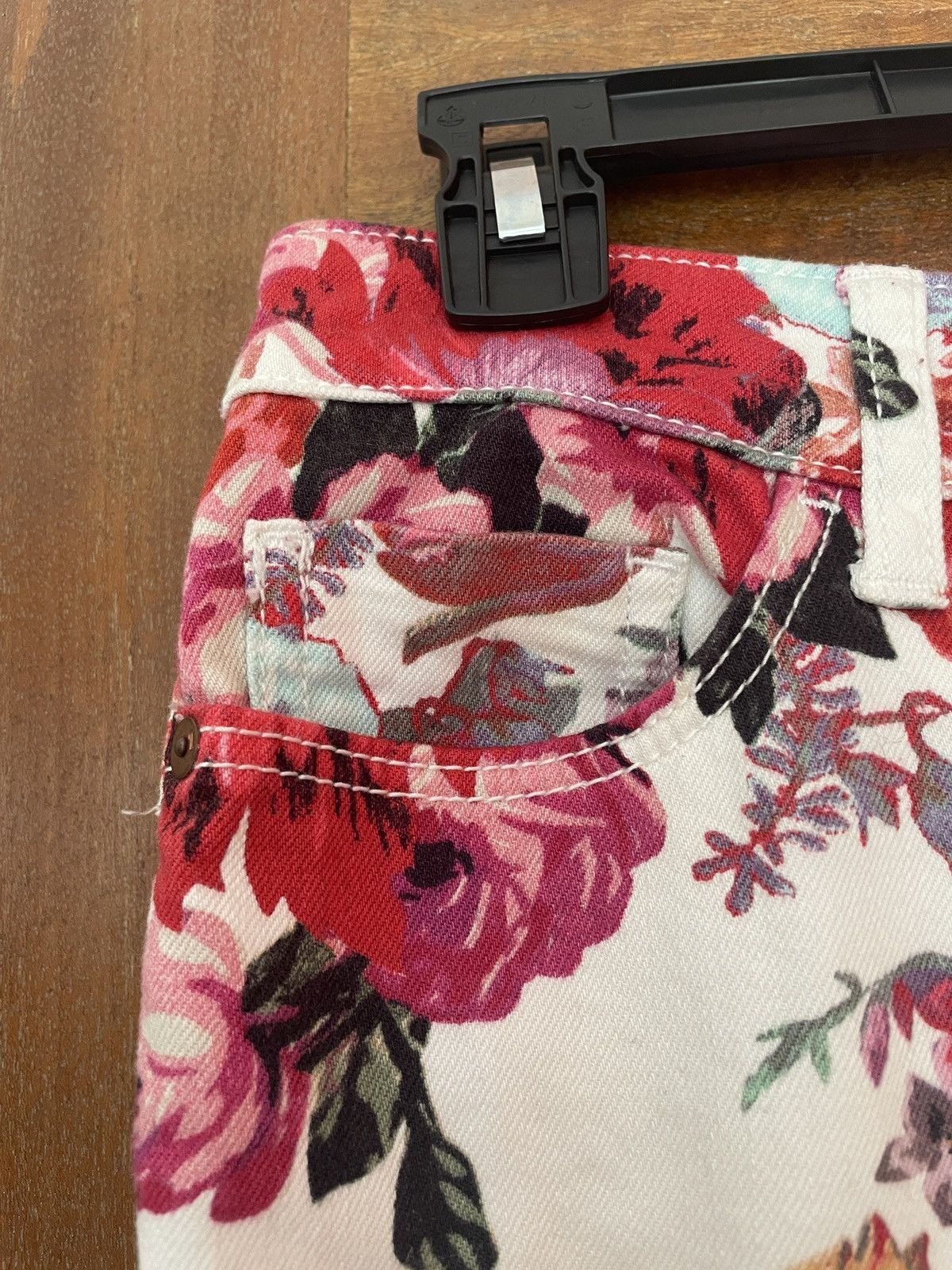 Anthropologie Anthropologie Pilcro Skinny Floral Rose White Jeans Size 25 Size 25" / US 0 / IT 36 - 3 Thumbnail