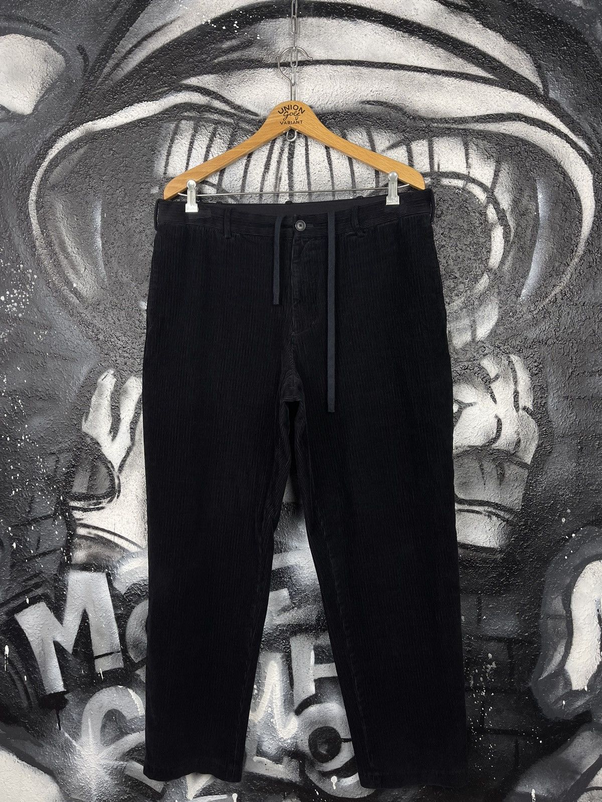 Uniqlo Uniqlo Black Corduroy Pants Relaxed Fit Men’s Size 34 Size US 34 / EU 50 - 2 Thumbnail