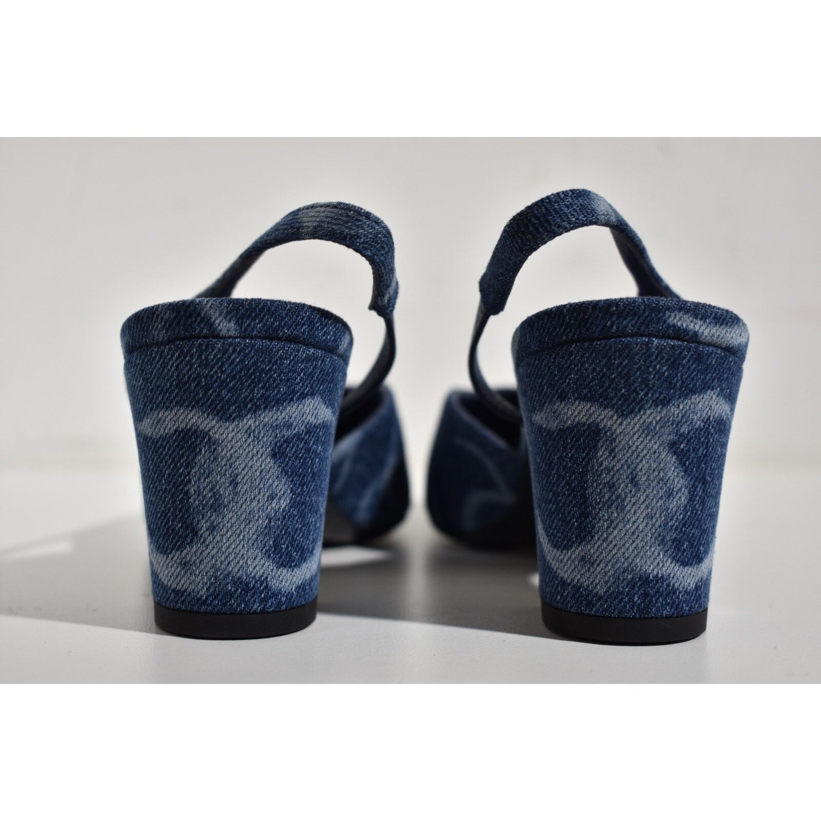 Chanel 23B Coco Sling Denim White CC Logo Slingback Block Heel 37 Size US 7 / IT 37 - 11 Thumbnail