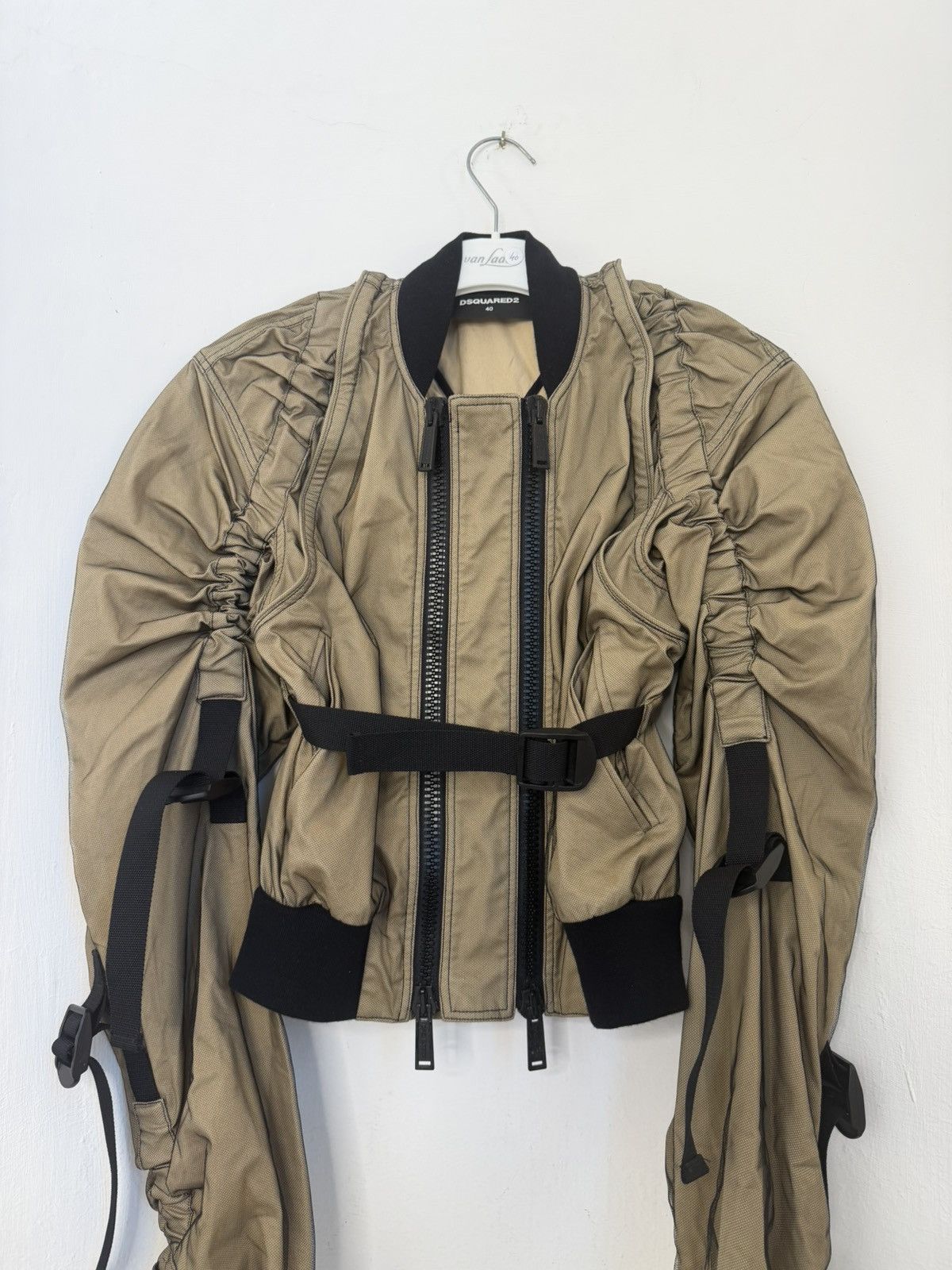 Dsquared2 Dsquared2 SS19 Runway ruched sleeve cropped bomber jacket Size S / US 4 / IT 40 - 11 Thumbnail