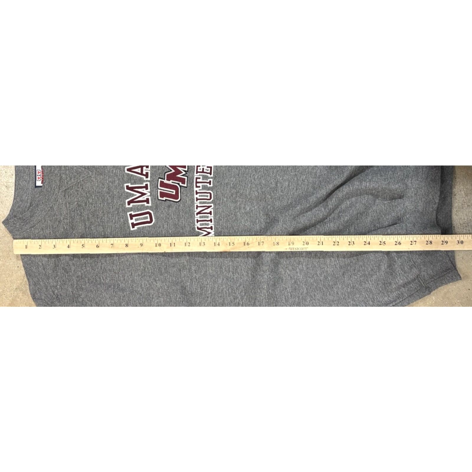Vintage UMASS Minutemen Sweatshirt Men’s M Grey Crew Neck Varsity Athletic Graphic Sports Pullover Shirt Mens Size US M / EU 48-50 / 2 - 7 Thumbnail