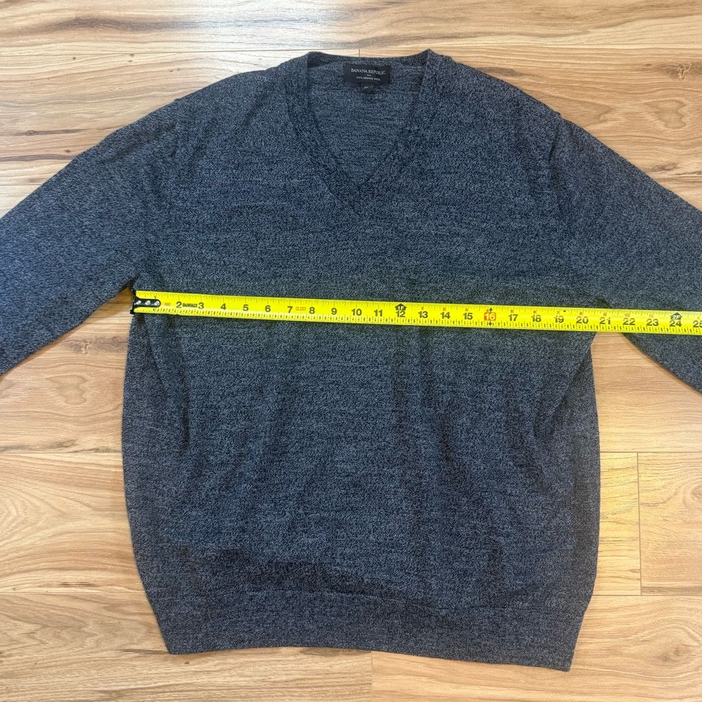 Banana Republic Banana Republic Men’s Grey XL Merino V-Neck Sweater Size US XL / EU 56 / 4 - 4 Thumbnail
