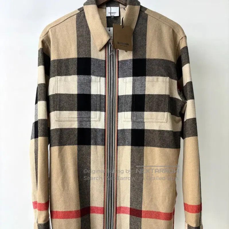 Burberry Burberry Women's Khaki Check Jacket. Size XS / US 0-2 / IT 36-38 - 1 Thumbnail