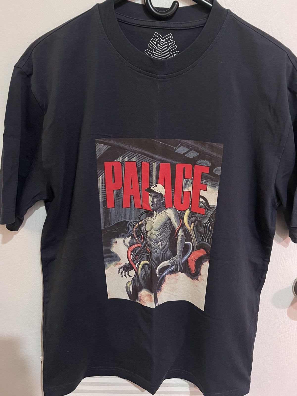 Palace Mangas Tee