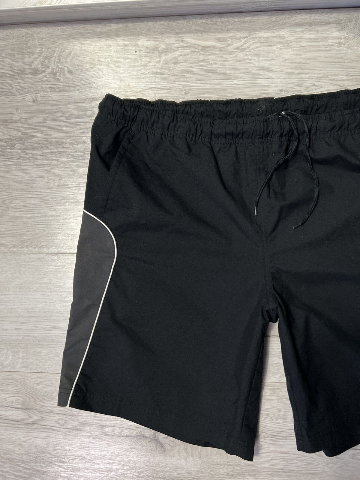 Nike Vintage Nike Big Logo Nylon Shorts / Embroidered Swoosh Logo Size US 34 / EU 50 - 5 Thumbnail