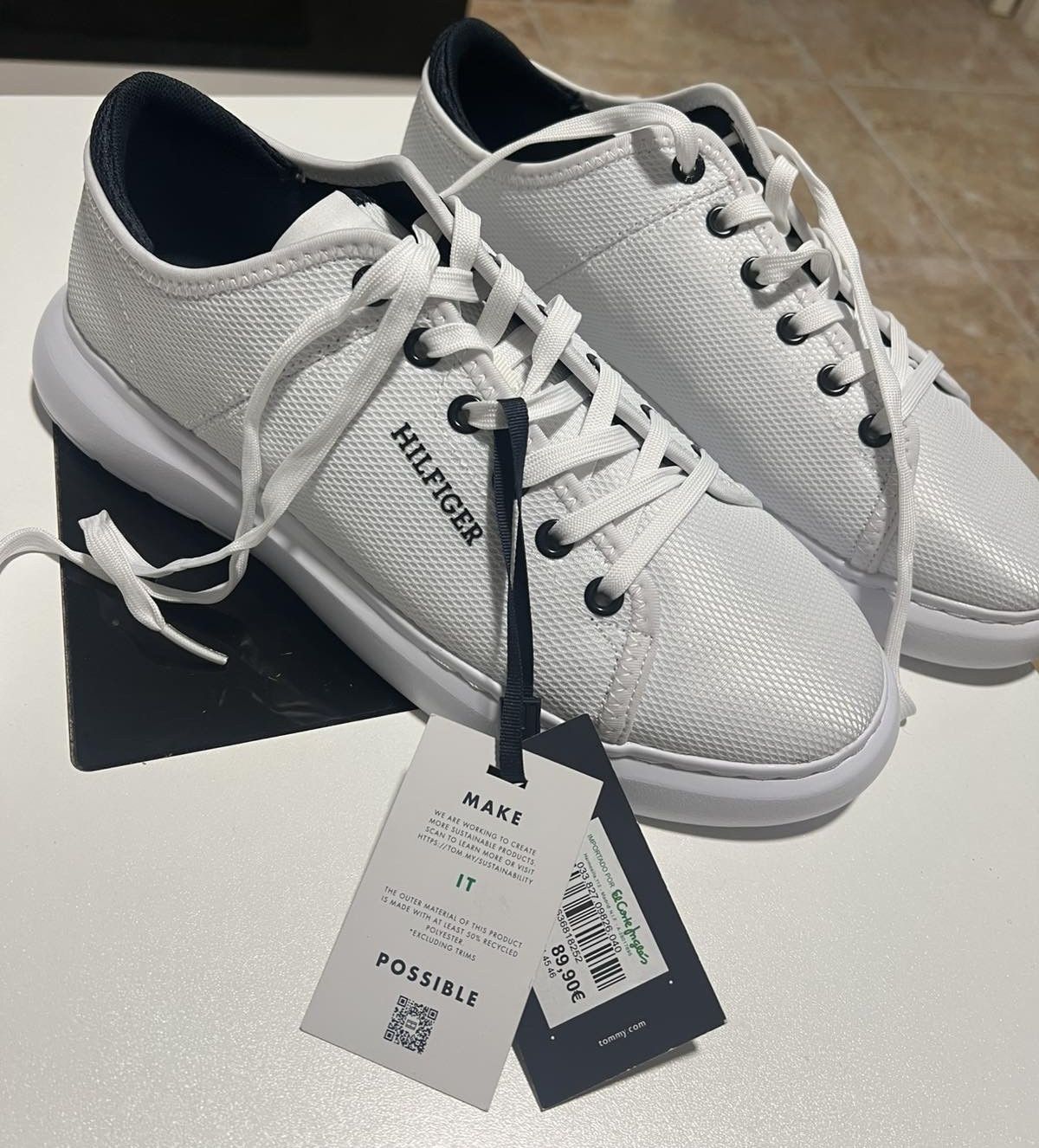 Tommy Hilfiger Men's low-top canvas sneakers Size US 7 / EU 40 - 1 Thumbnail