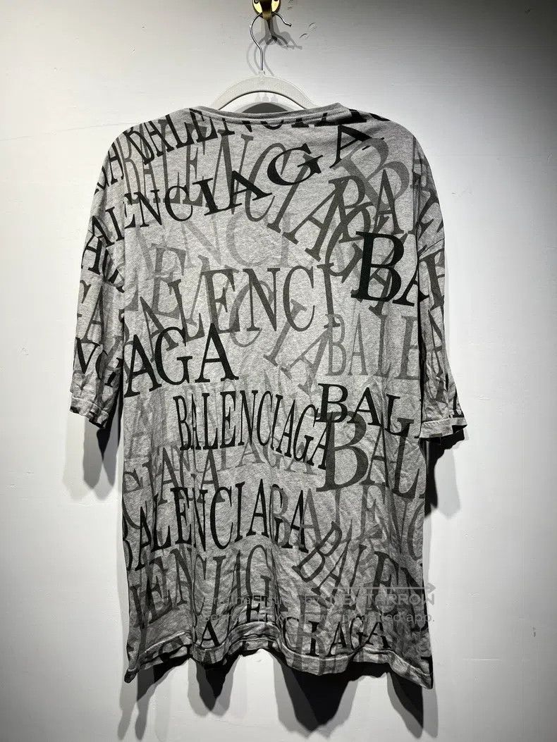 Balenciaga Balenciaga Grey Full Print Logo Short Sleeve Size US XS / EU 42 / 0 - 2 Thumbnail