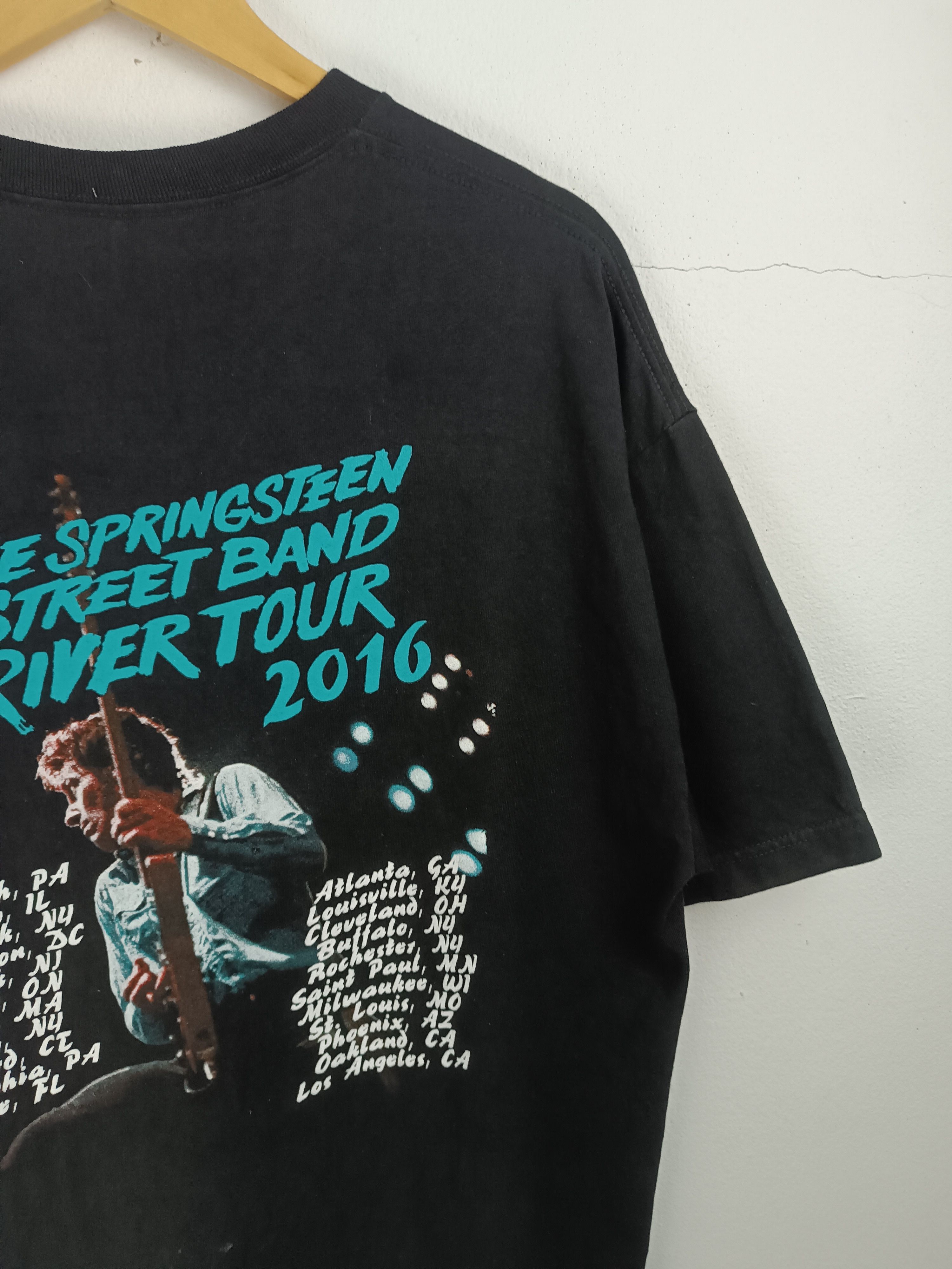 Vintage VINTAGE 2016 BRUCE SPRINGSTEEN E STREET BAND TOUR TEE Size US L / EU 52-54 / 3 - 11 Thumbnail