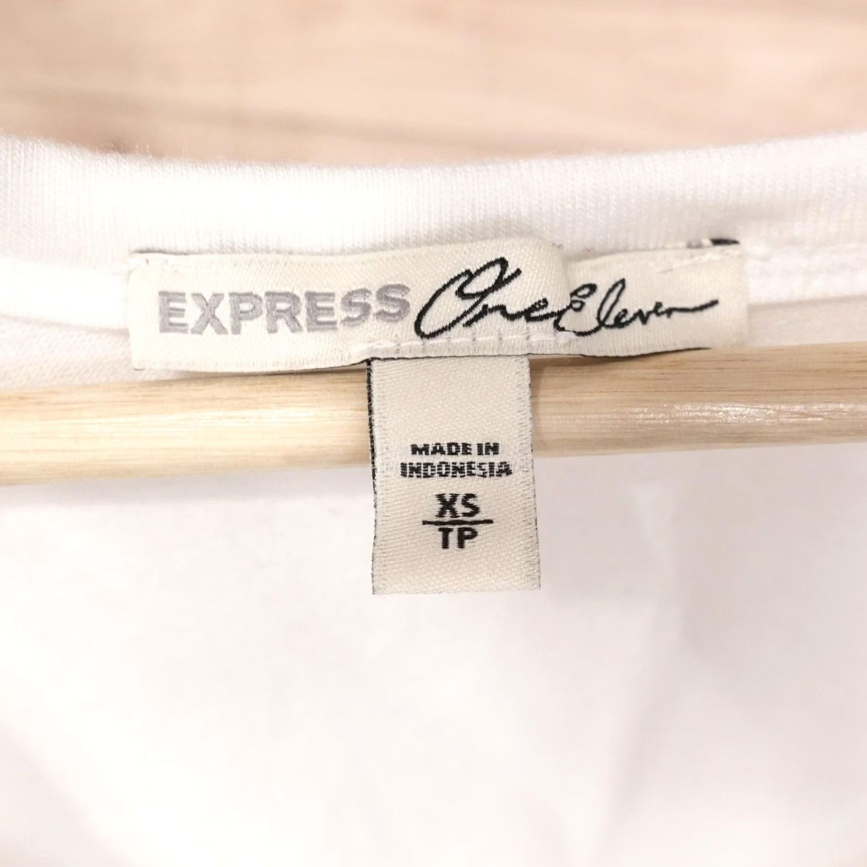 Express Express One Eleven Tank Womens XS White Tunic V-Neck Lightweight Jersey Size XS / US 0-2 / IT 36-38 - 5 Thumbnail