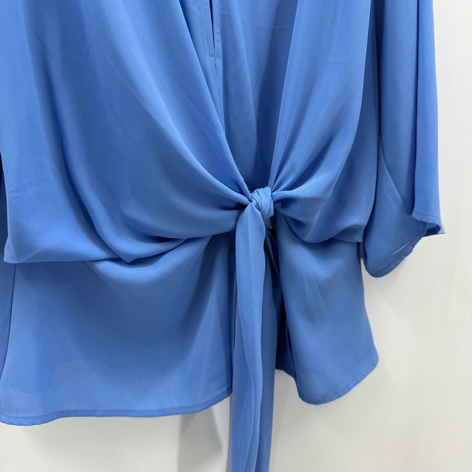 Express NWT Express Mock Wrap with Front Tie Long Keyhole Neckline Size M / US 6-8 / IT 42-44 - 9 Thumbnail