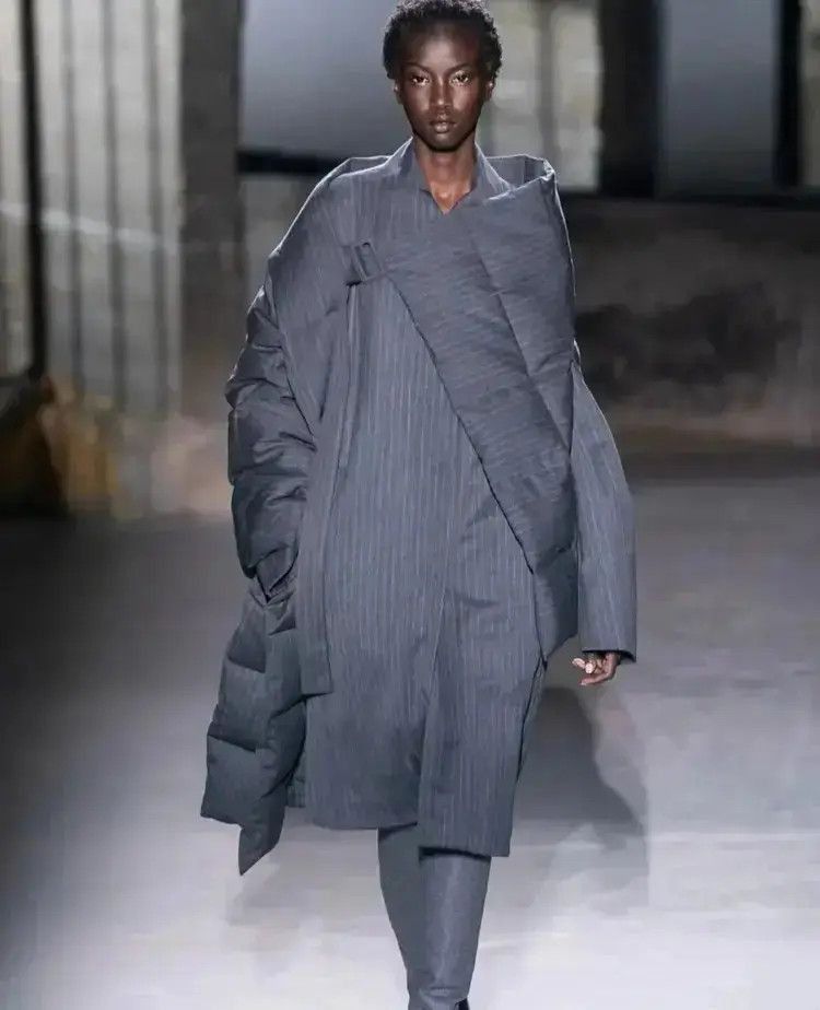 Dries Van Noten One size Dries Van Noten 19AW Runway Puff cape-2505 Size ONE SIZE - 4 Thumbnail
