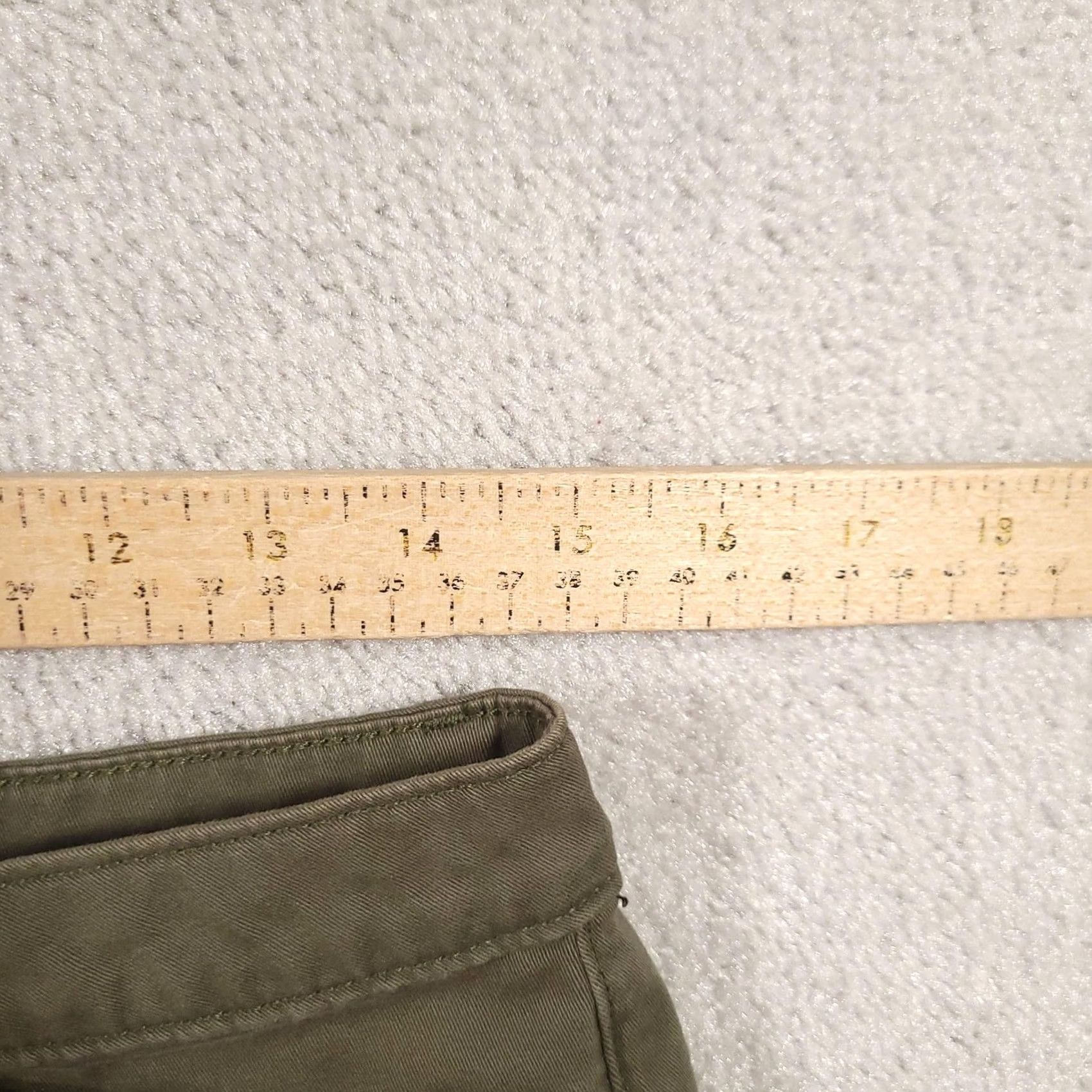 Vintage St. John's Bay Shorts Womens 8 Olive Green 7 Inch Chino Stretch Cotton Casual Flat Front Womens Shorts Size 30" / US 8 / IT 44 - 7 Thumbnail