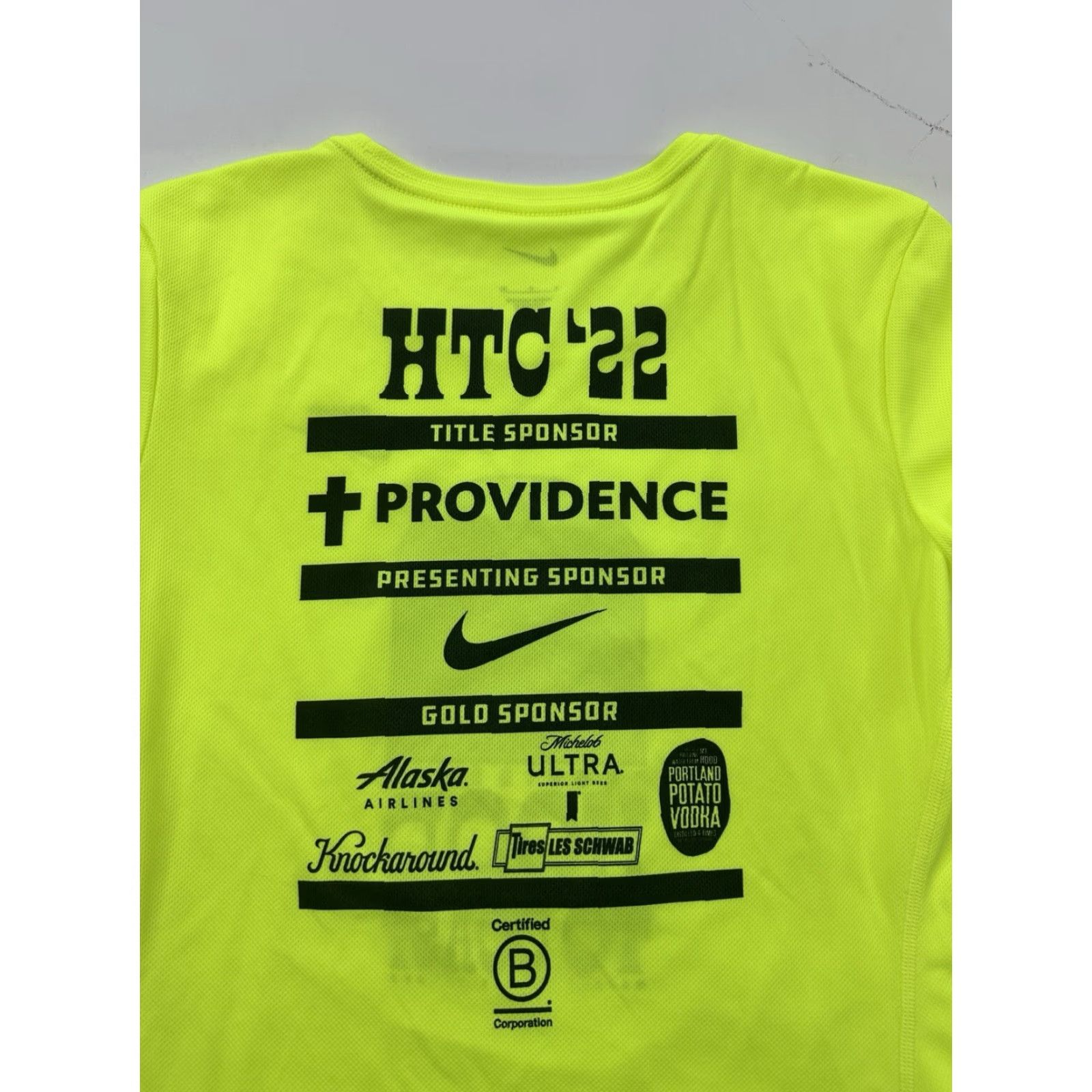 Nike NIKE Women's Small Yellow Hooded T-Shirt Short Sleeve Hood To Coast Relay 2022 Activewear Size S / US 4 / IT 40 - 5 Thumbnail