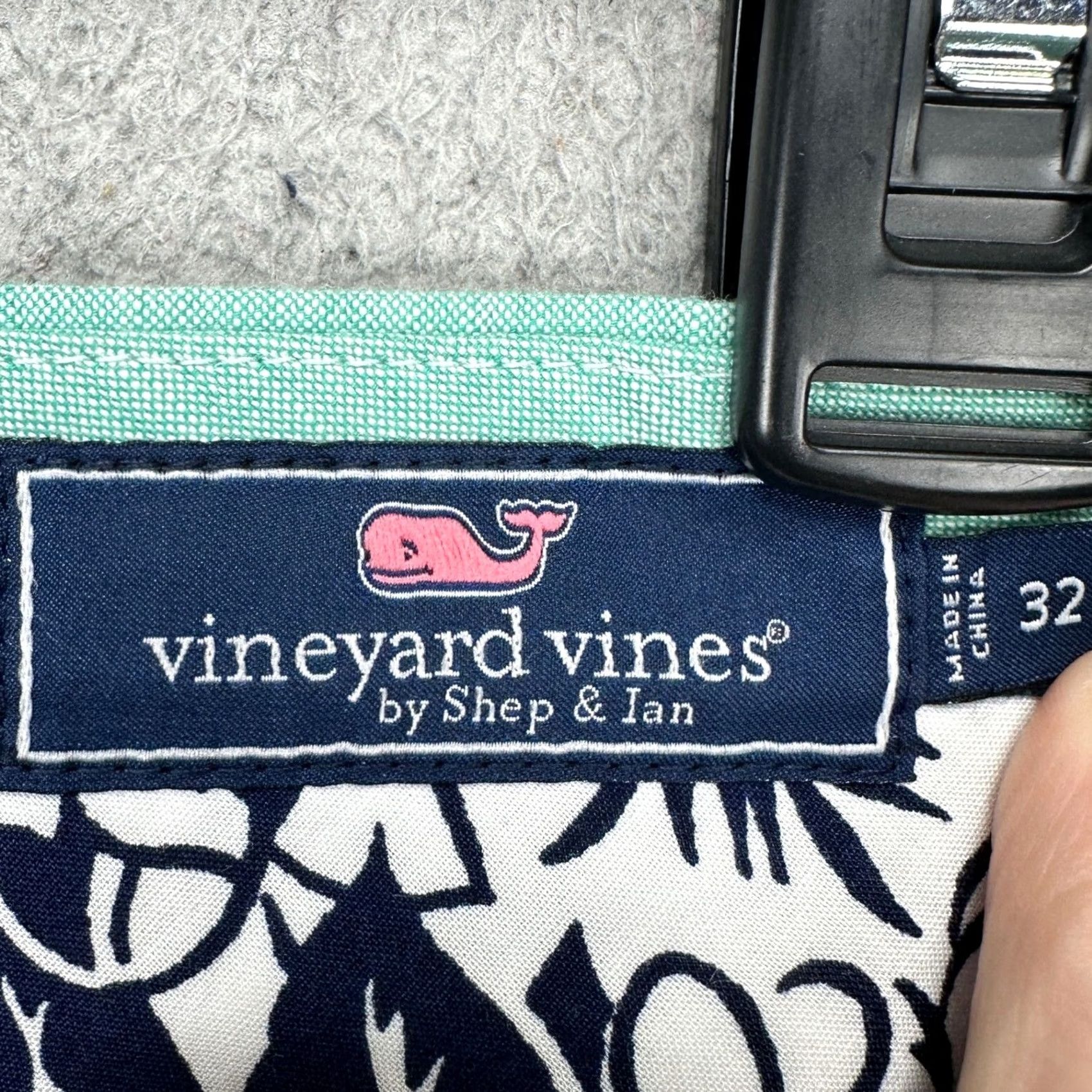 Vineyard Vines VINTAGE? No — Vineyard Vines Khakis Shorts Men 32X9 Flat Front Pockets Aqua Green Casual Size US 32 / EU 48 - 4 Thumbnail